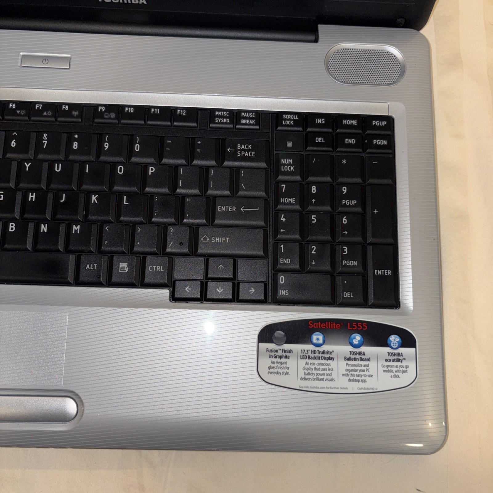 Toshiba Satellite 17.3″ l555-s7008 Notebook – i5-M430 2.27 GHz, 8 GB, 250 GB