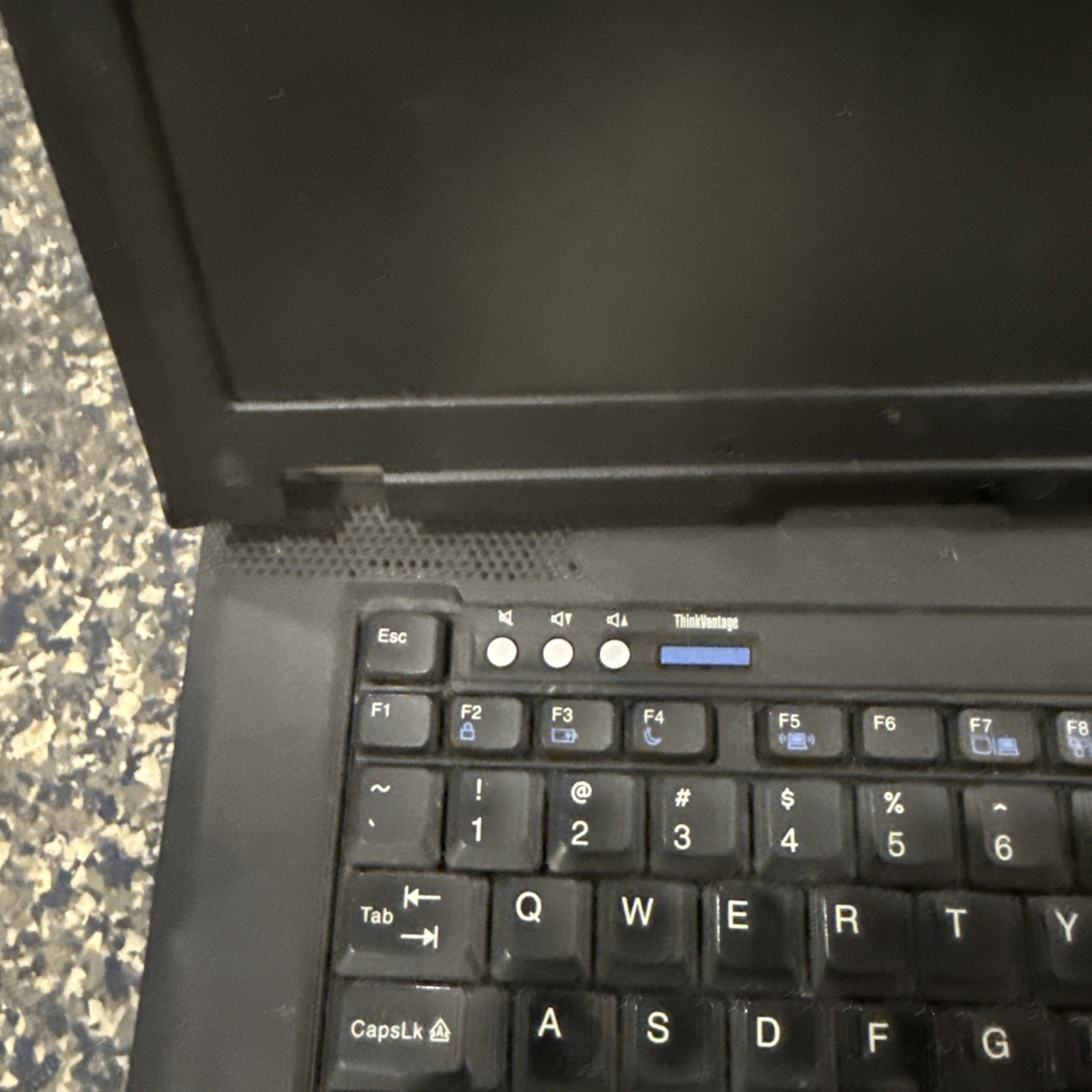 PARTS ONLY Lenovo ThinkPad T500 Intel Centrino 2 UNTESTED FOR PARTS OR REPAIR