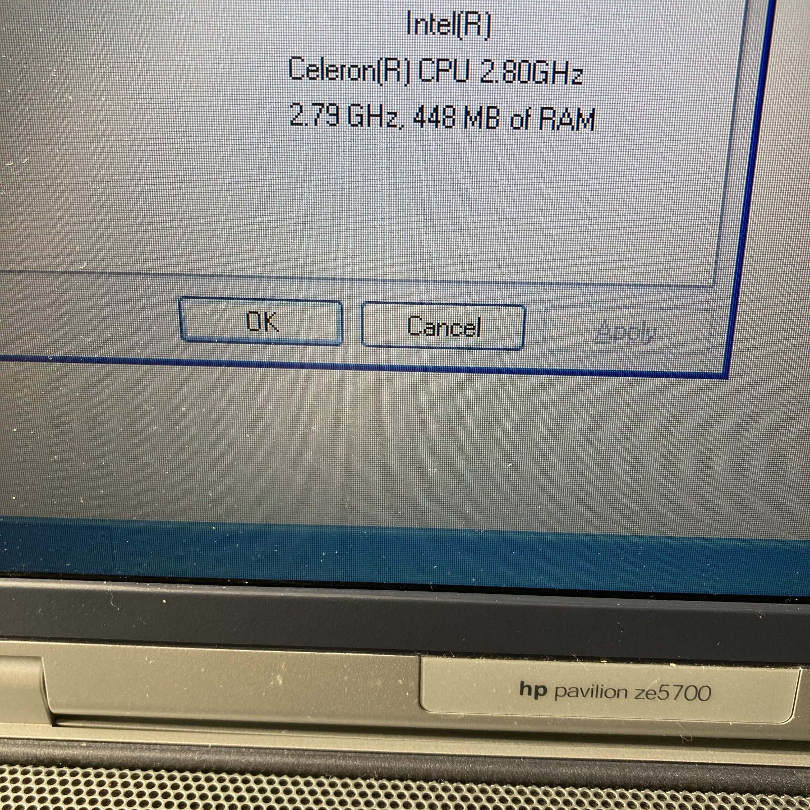 Retro Gaming-HP Pavilion Ze5700-Celeron@ 2.80GHz 500MB Ram 60GB HDD Win XP-WORKS