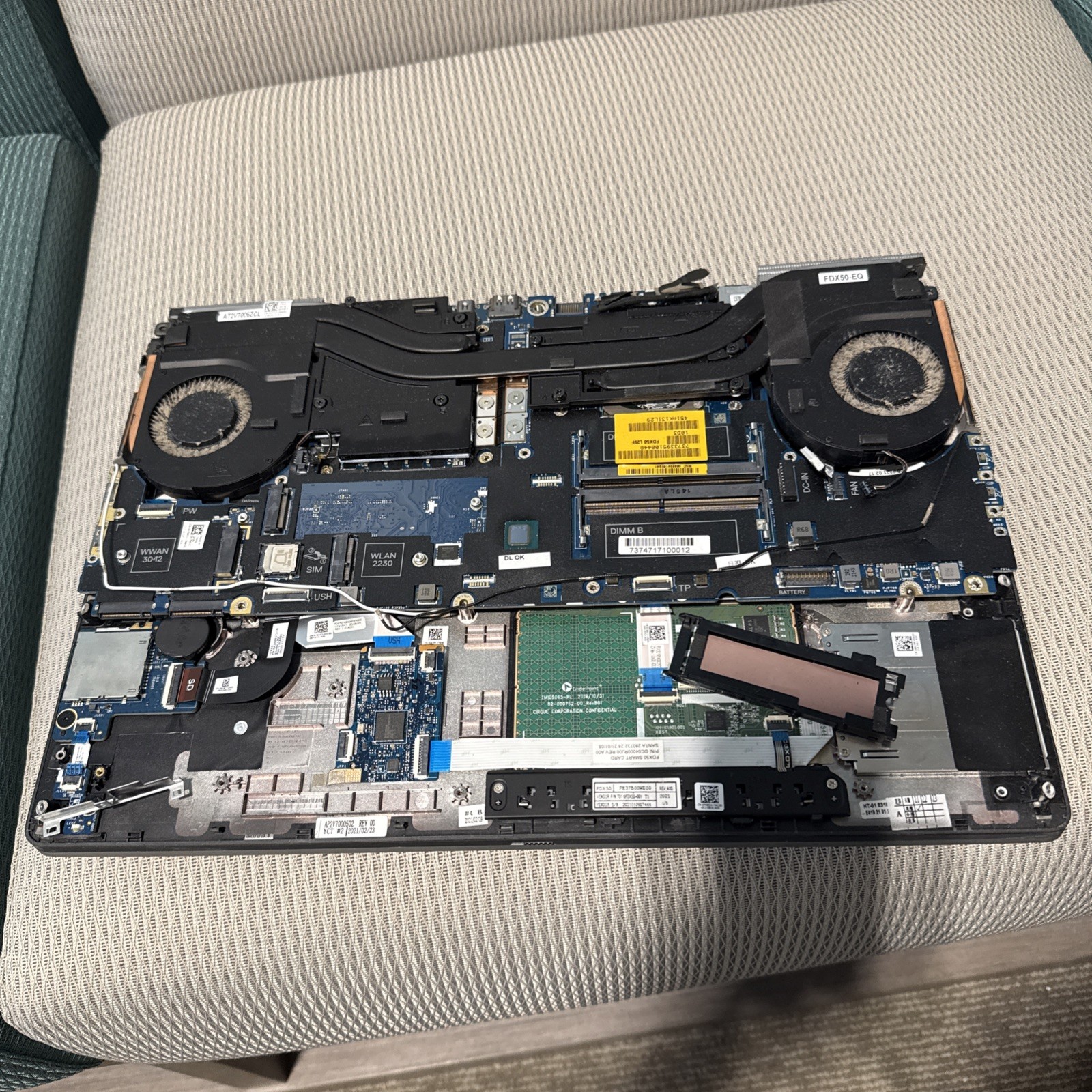 Dell Precision 7550 | i7-10875H | 16GB RAM | NO SSD RTX 3000 *DEAD*