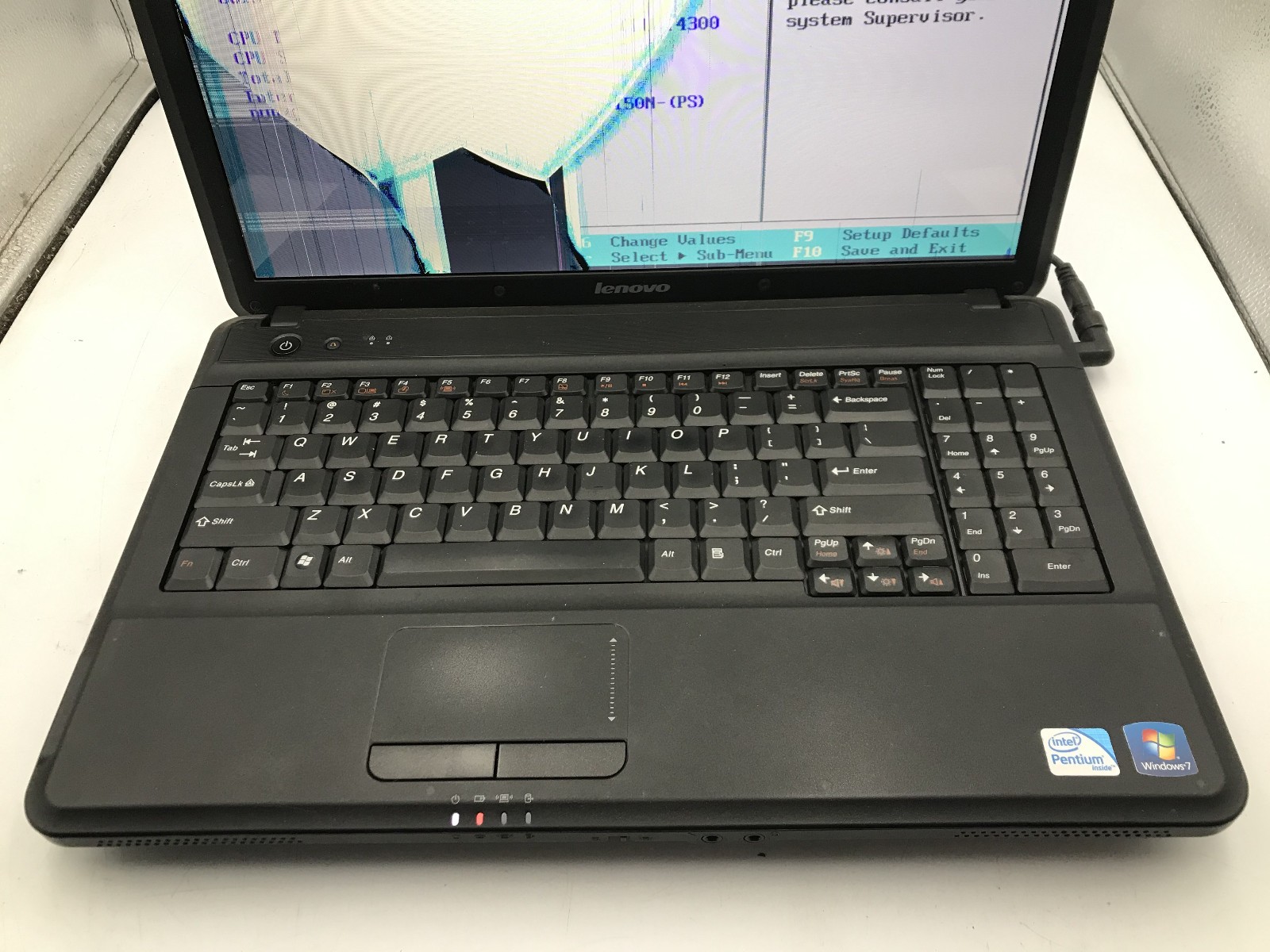 LENOVO G550 – FOR PARTS/BROKEN LCD – INTEL PENTIUM – NO RAM -READ DESCRIPTION-BB