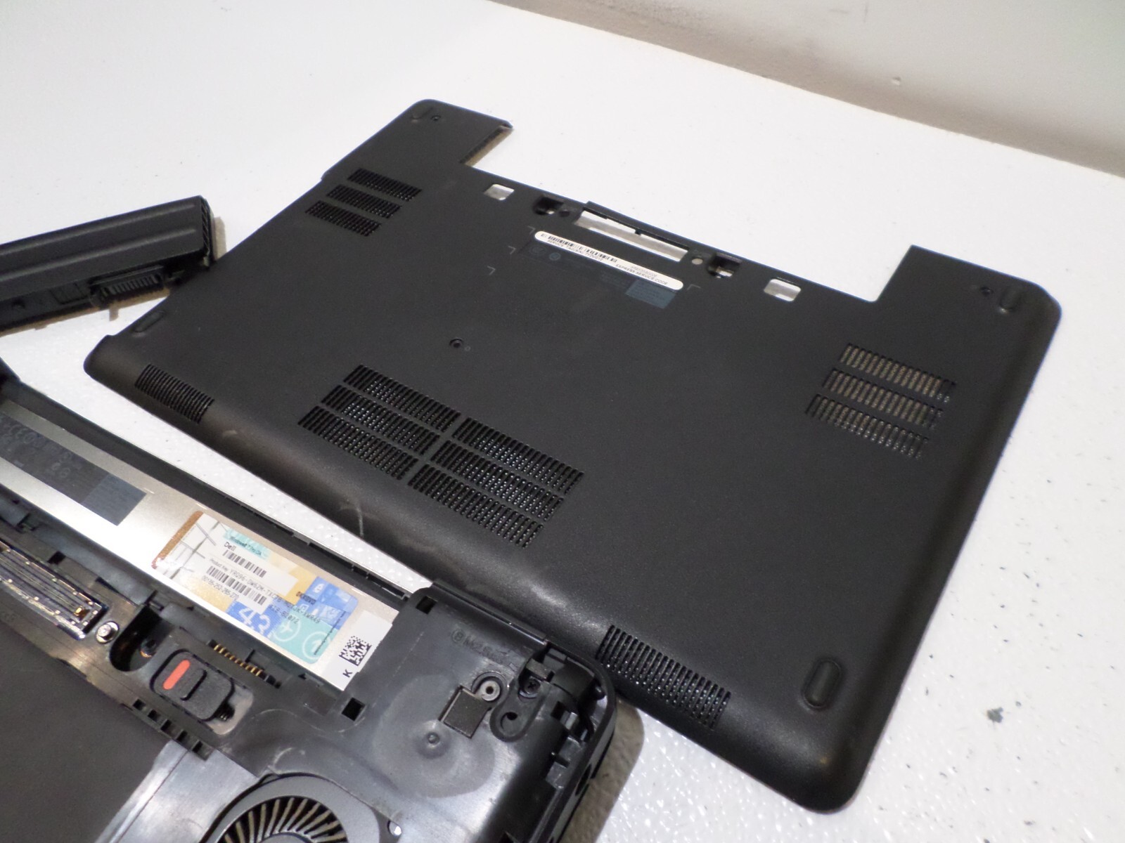 Dell Latitude E5440 Laptop – Intel Core i3 4th Gen, No HDD, No RAM – DAMAGED