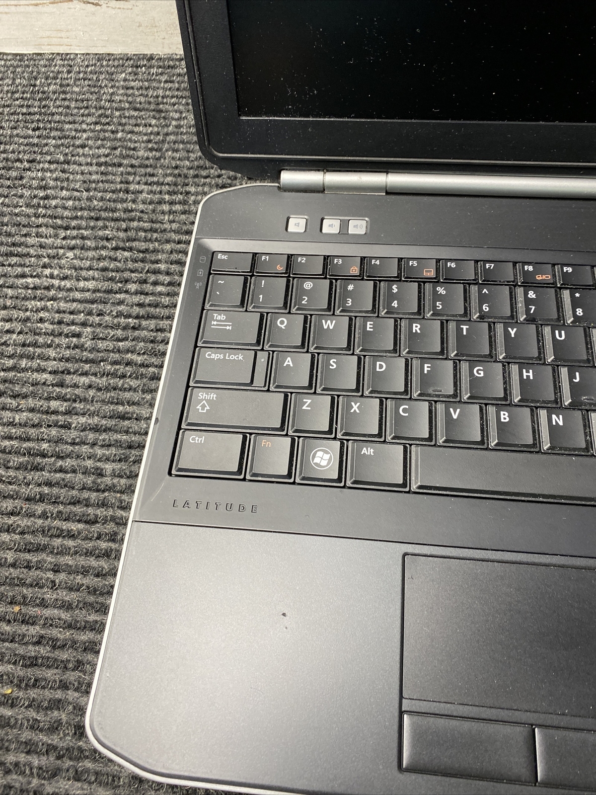 *READ* Dell Latitude E5520 15.6″ Intel Core i5-2520M @ 2.50 GHz 4GB NO HDD NO OS