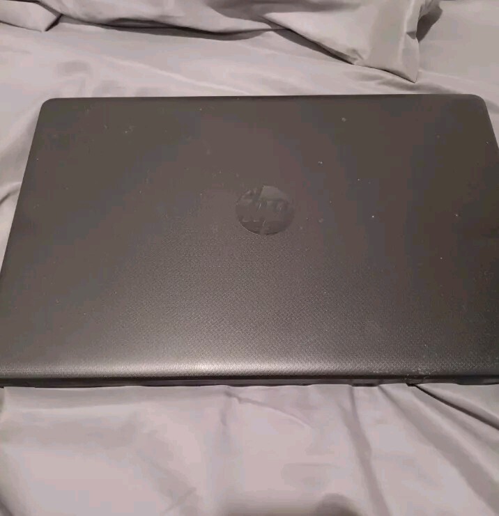 HP 17 LAPTOP -USED- SD CHIP, MOUSE AND WIFI ADAPTER INCLUDED