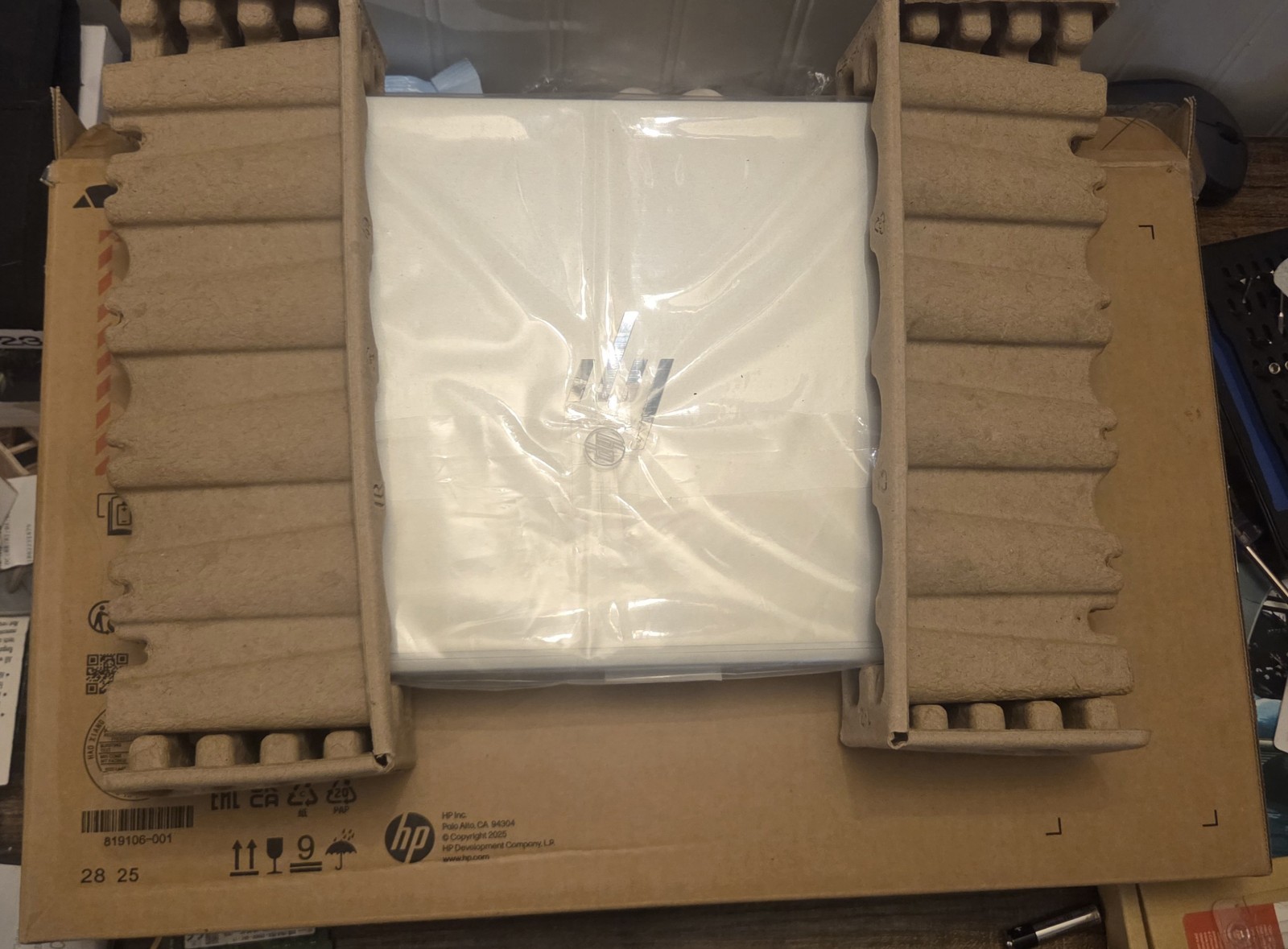 HP EliteBook 645 G11 14-inch FHD+ Display