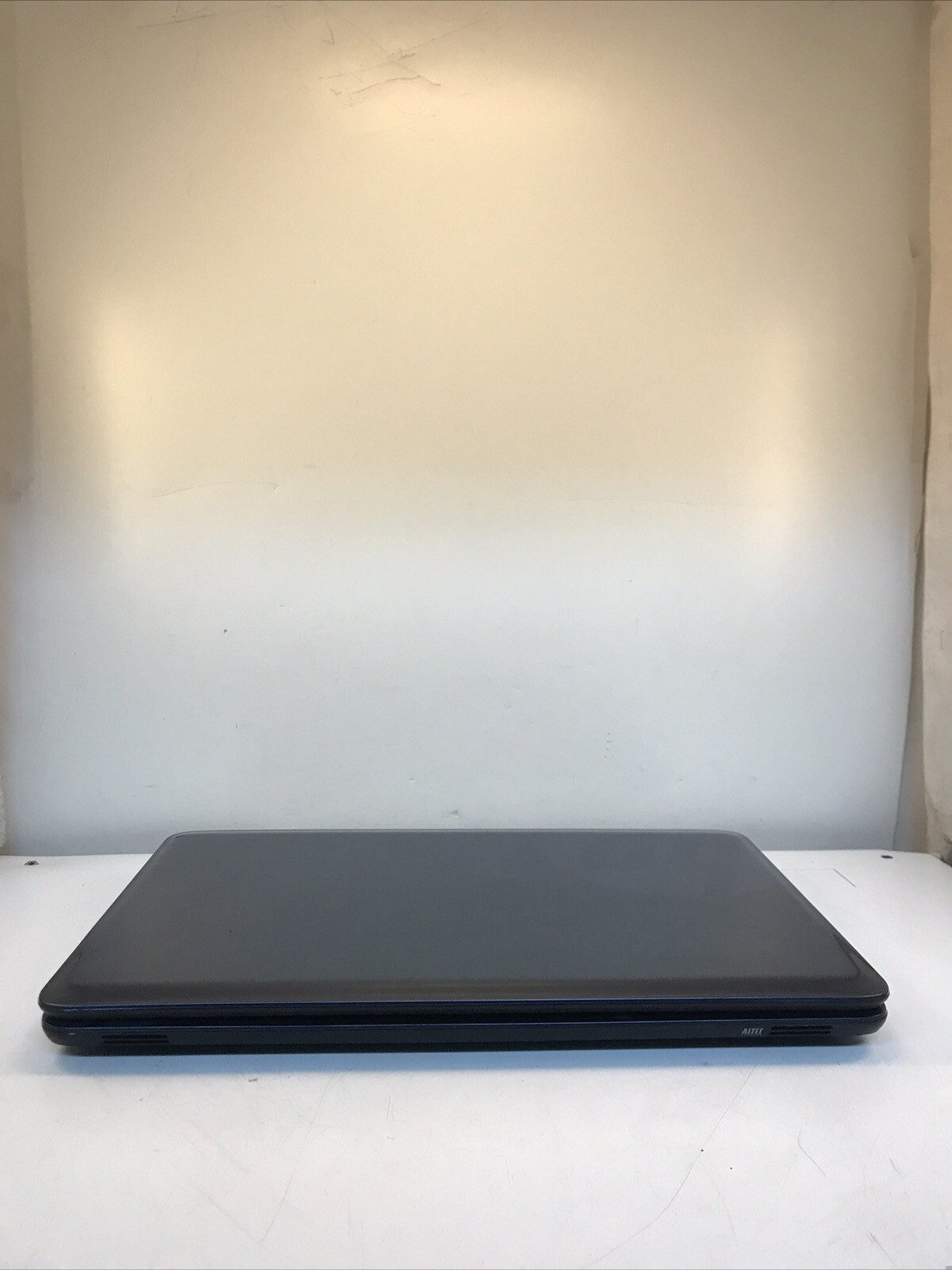 HP 2000 Notebook AMD E-300 APU Radeon HD 1.30GHz 4GB Ram No HDD Boot to BIOS