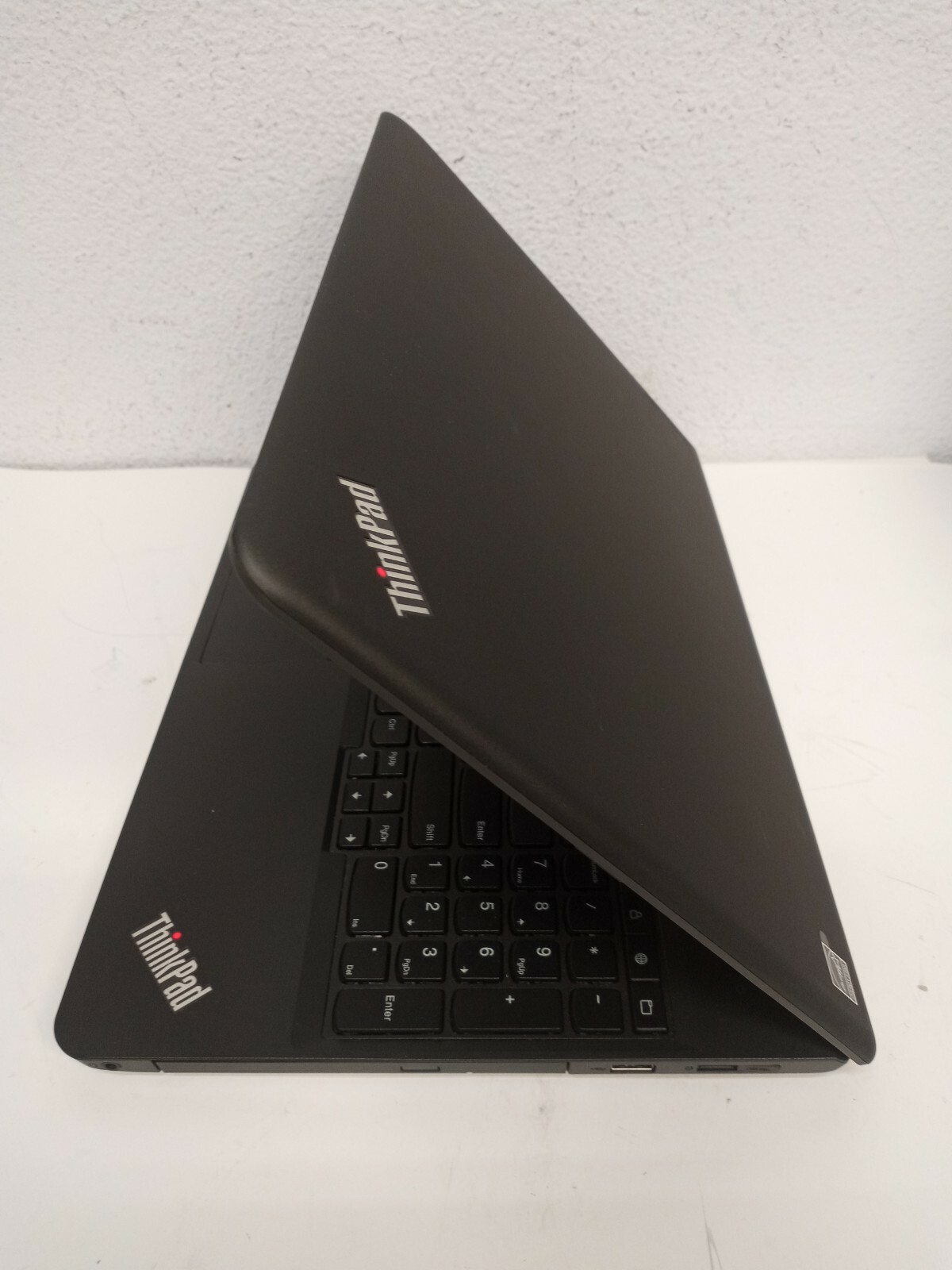 Lenovo Thinkpad E555 15.6” AMD A6-7000 Radeon R4 2.2GHz 4GB 500GB HDD BT Win10