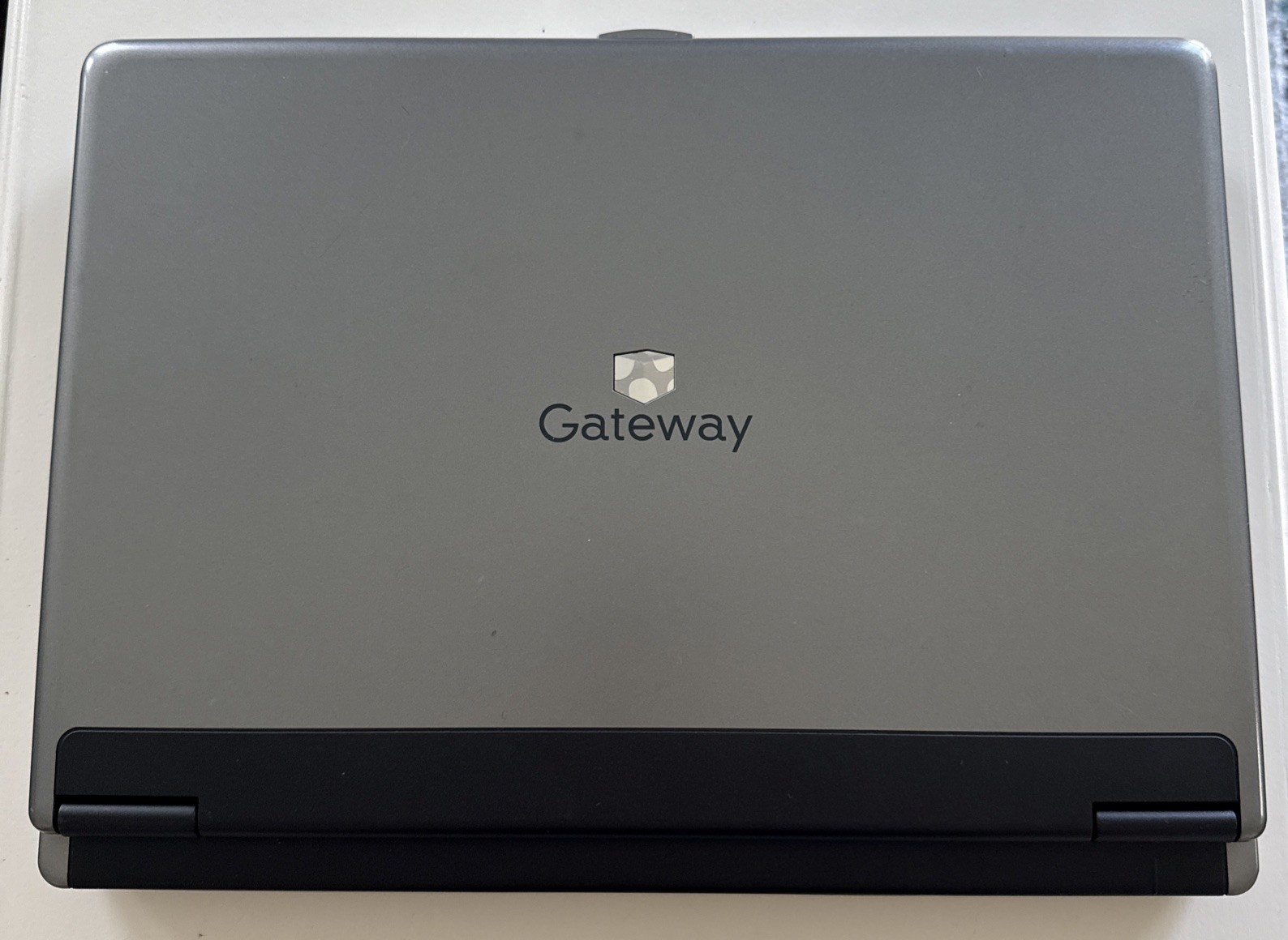 GATEWAY NX260X + Battery. Memory DDR2 256, no HDD, no Power Adapter. AS IS