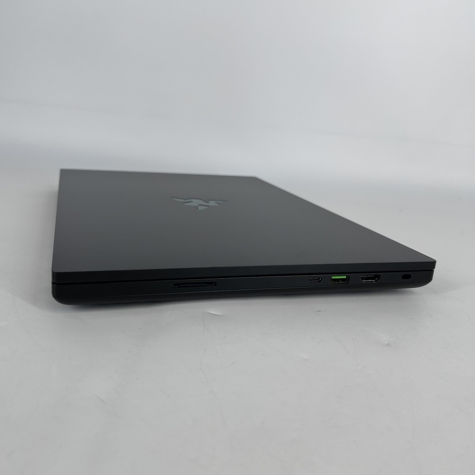 Razer Blade 16 120Hz UHD+ 2.2 GHz i9-13950HX 32GB 1TB/1TB NVIDIA RTX 4090 READ