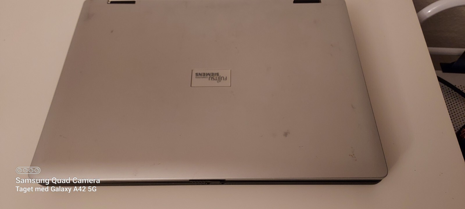 Fujitsu Siemens Amilo LI 2727 Laptop