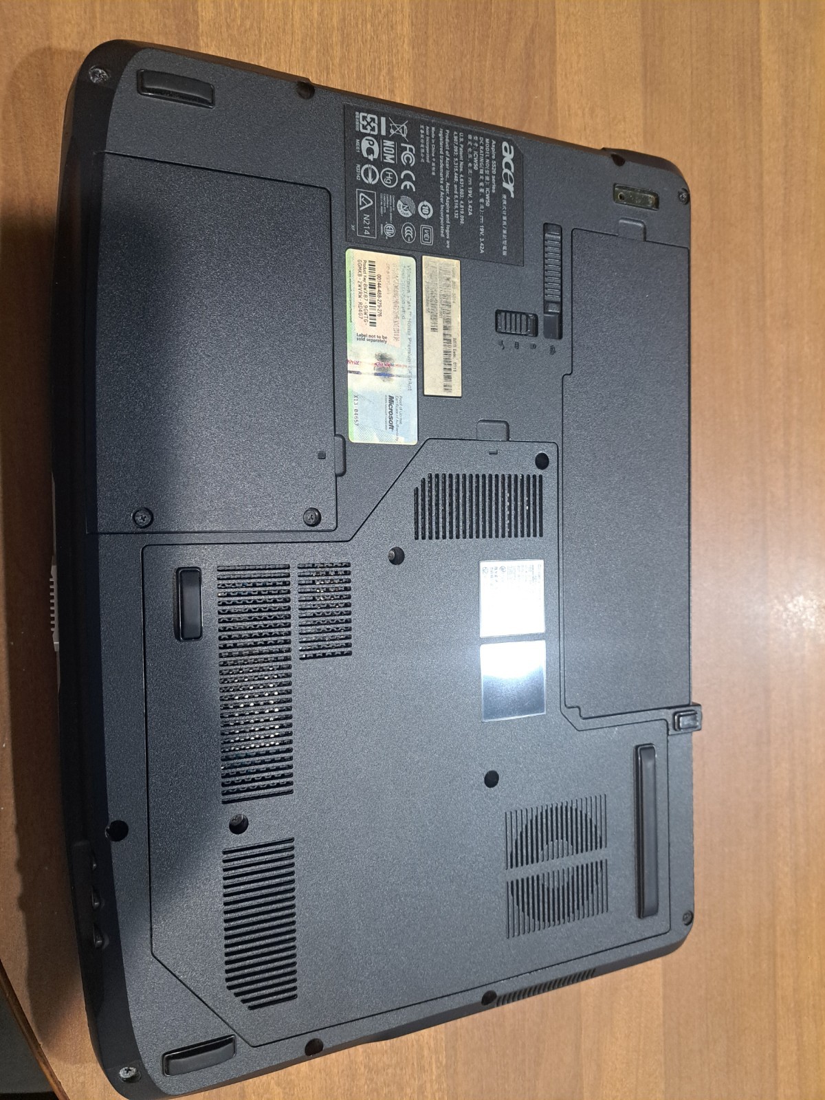 Acer Aspire 5520-5334 AMD Turion 64 X2 TL-58 1.7GHz NO Ram or HDD