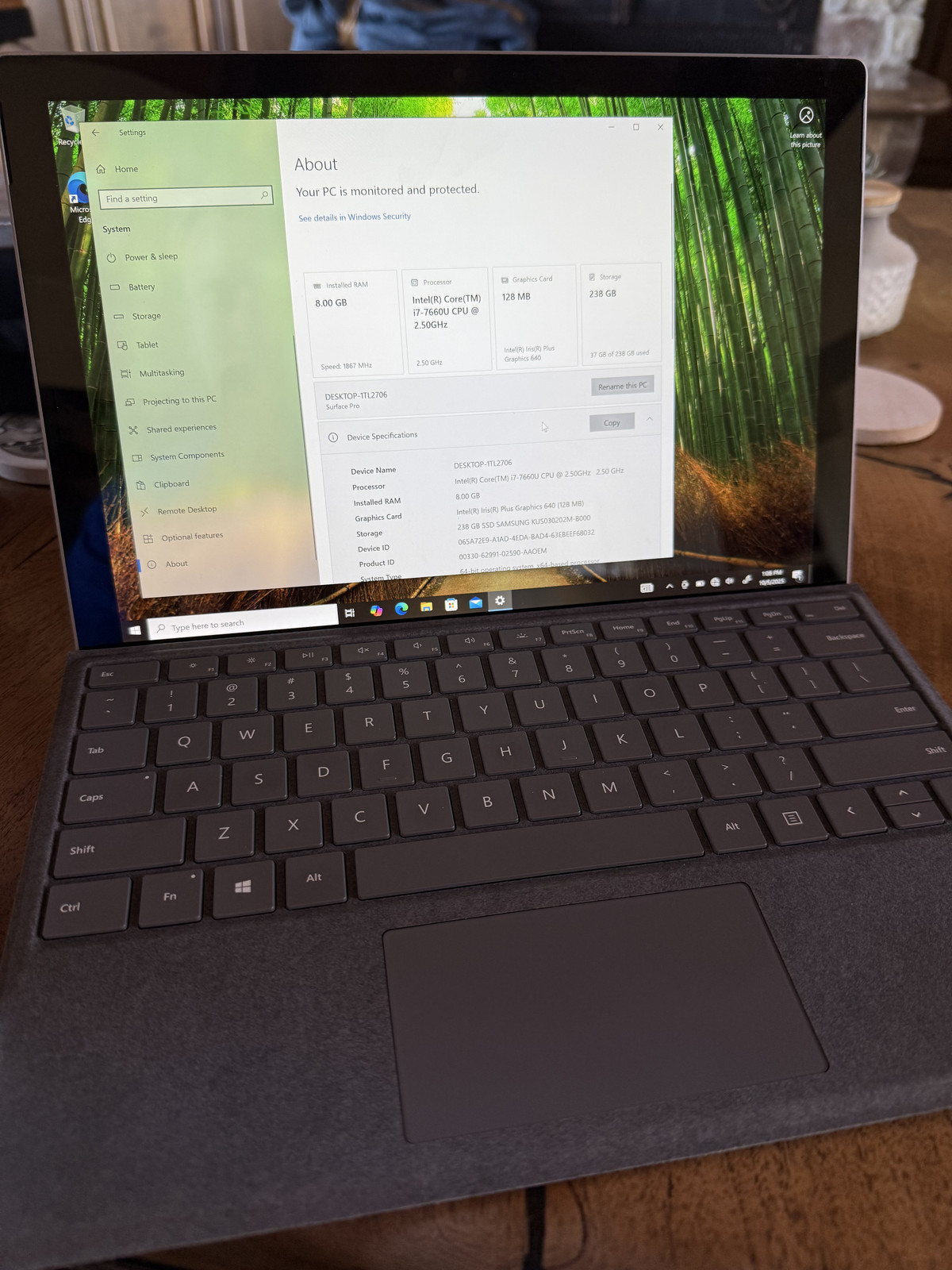 Microsoft Surface Pro 5 1796 Core i7-7660U 2.50GHz 8GB 256GB Win 10