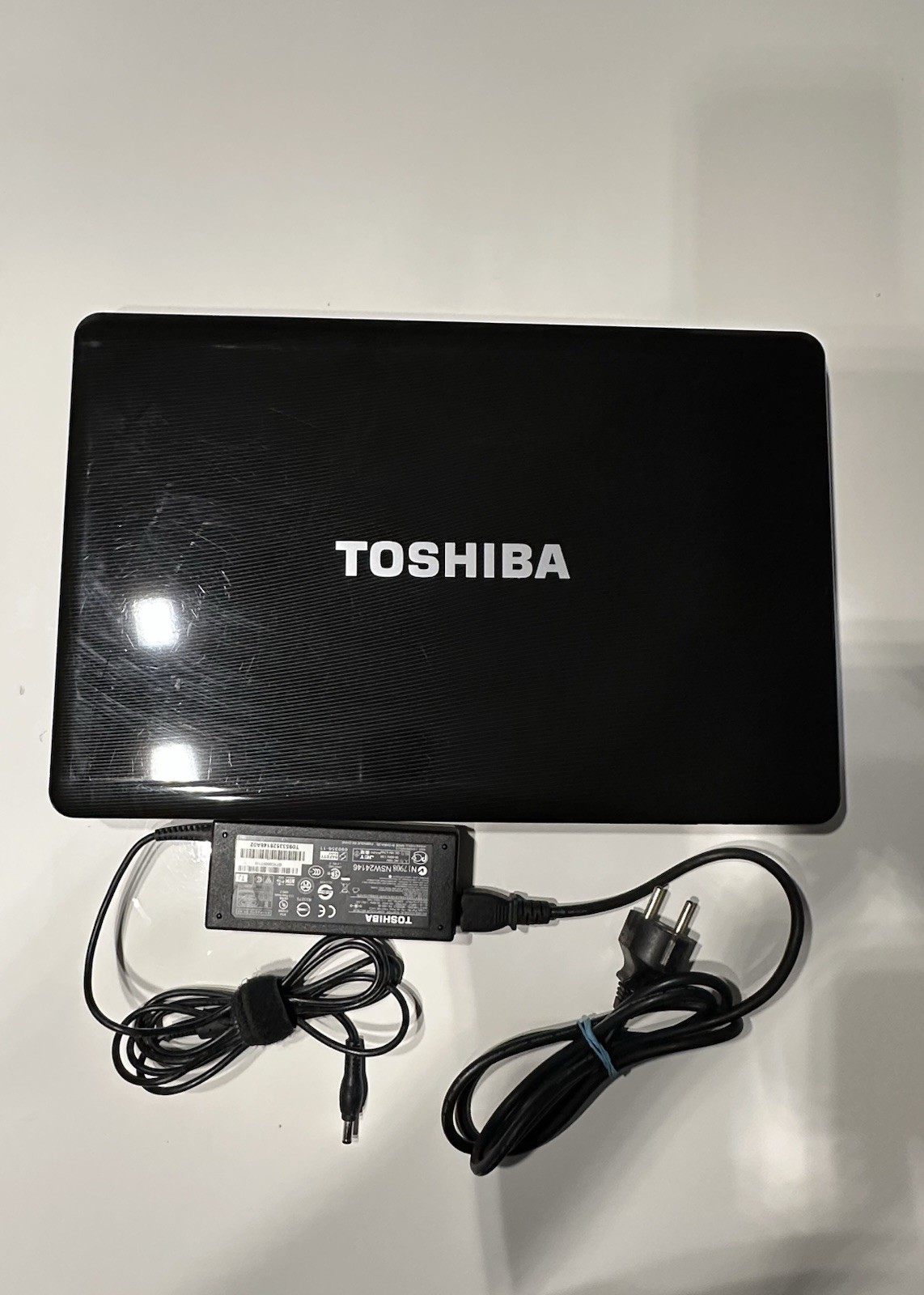 Toshiba Satellite L555-10M 15.6″ Core 2 Duo 4GB 500GB HDD Win7 HP Power Supply