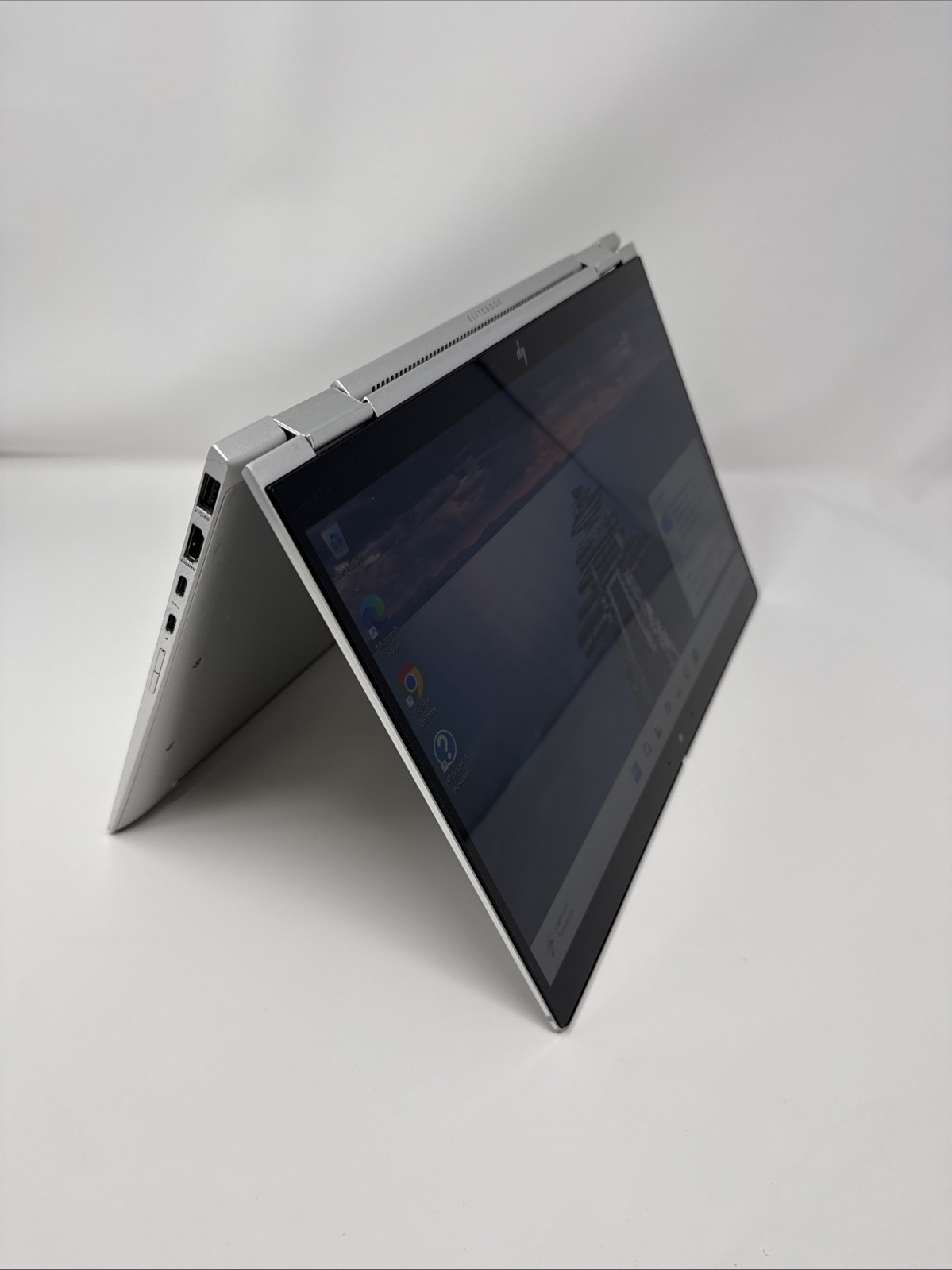 HP EliteBook x360 1040 G6 (Intel Core i5 8th Gen @ 1.60GHz, 8GB RAM, 256GB SSD)