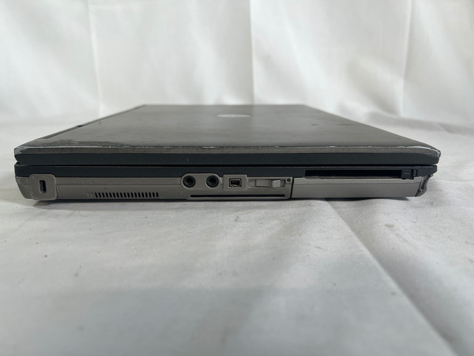 Dell Latitude D630 14″ C2D T9300 2.5GHz 3.5GB 200GB WinXP NVIDIA NVS 135M