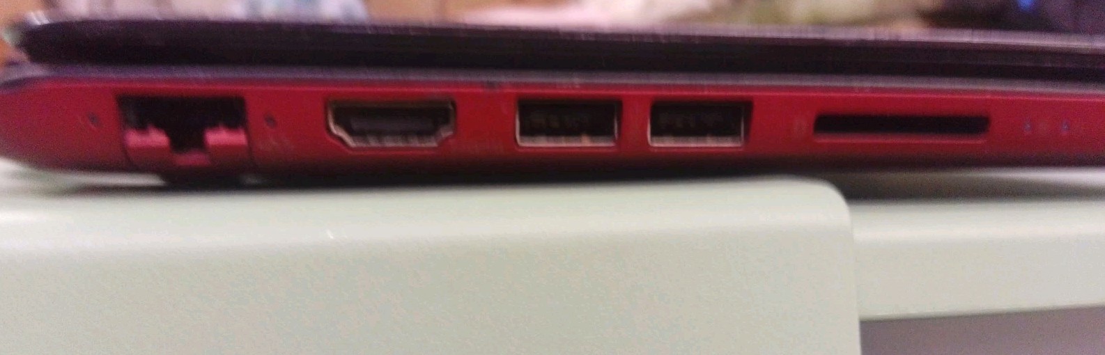 HP ENVY SLEEKBOOK 6, AMD A6 @ 2.1 GHz ,4GB, 500GB HDD, Beats Audio, Red