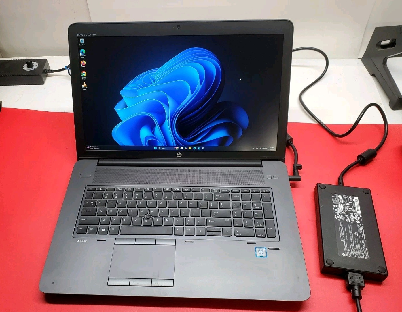 HP ZBook 17 G3 Xeon E3-1535M v5 16GB 512GB SSD + 1TB HDD Win 11 Pro Workstation