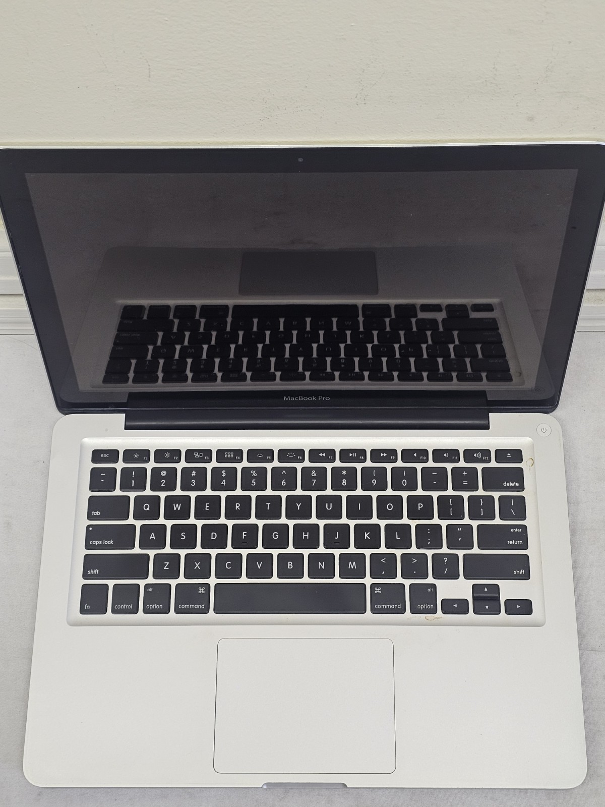 Apple MacBook Pro A1278 Laptop – Intel i5-3210m – 4GB RAM – READ DESCRIPTION