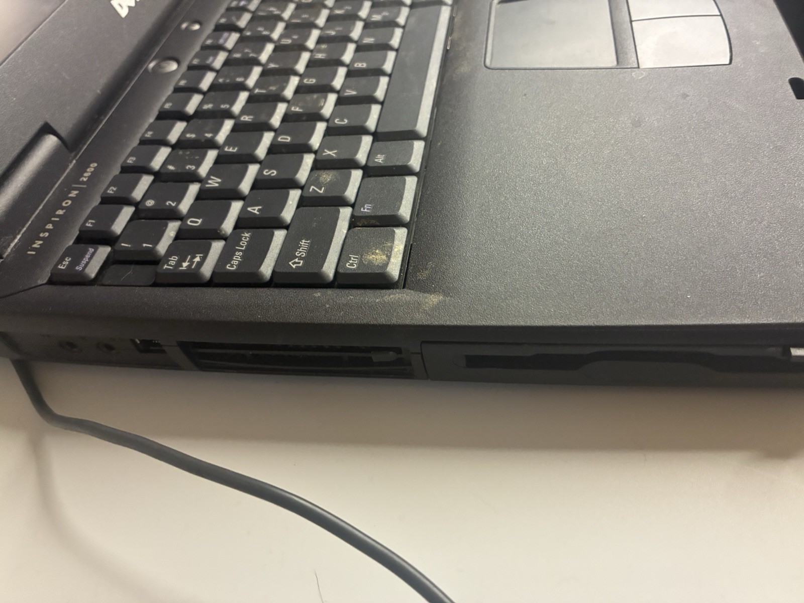 Dell Inspiron 2600 Vintage Gaming Laptop Intel Celeron Windows XP w/ Charger