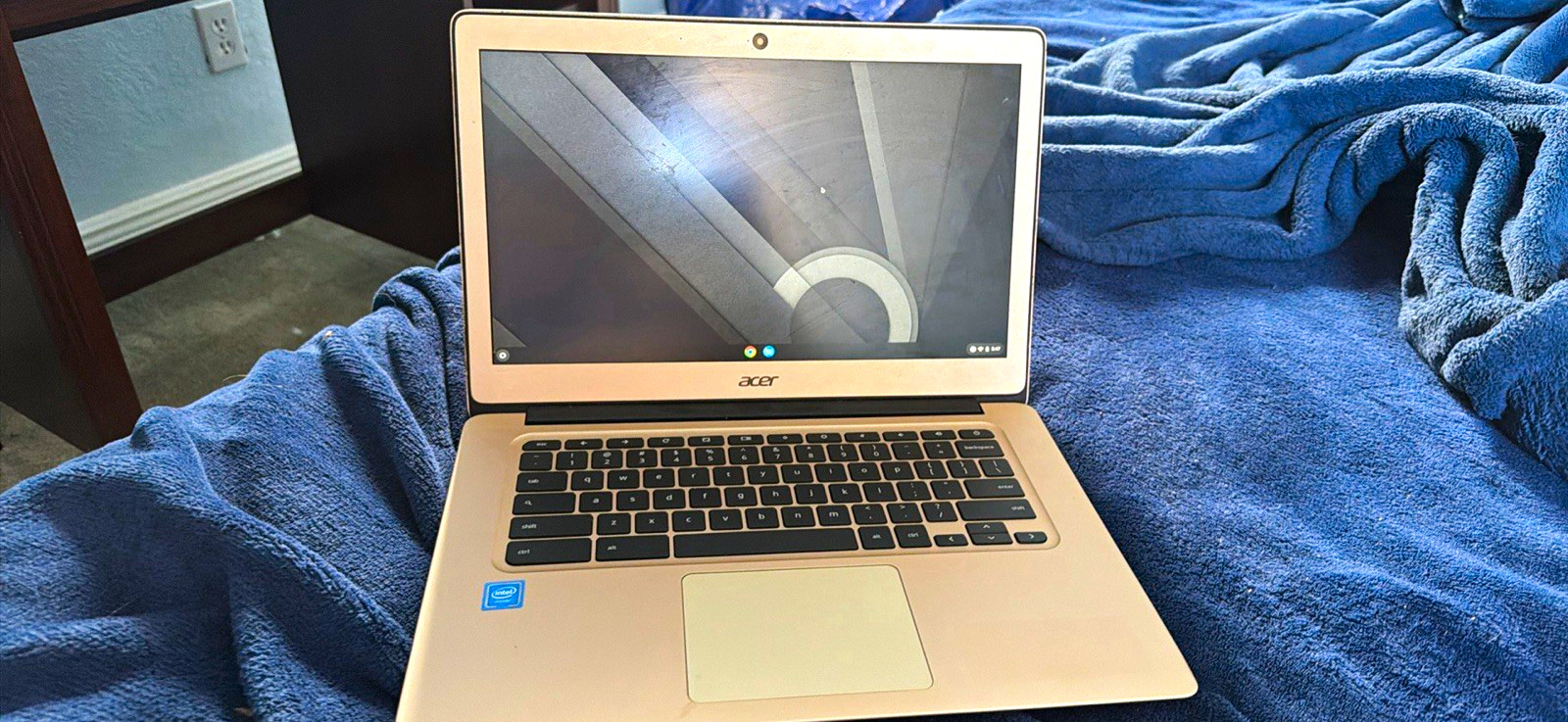 Acer Chromebook 15.6″ Intel 4GB 16GB eMMC FHD Chrome OS Silver Charger