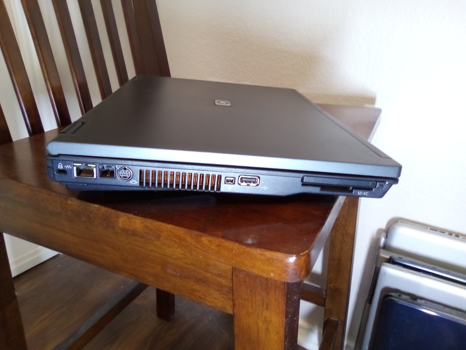 HP Compaq nc8430 [Linux] [Intel T2600] [4 GB DDR2] [120 GB SSD] [DVD Drive]