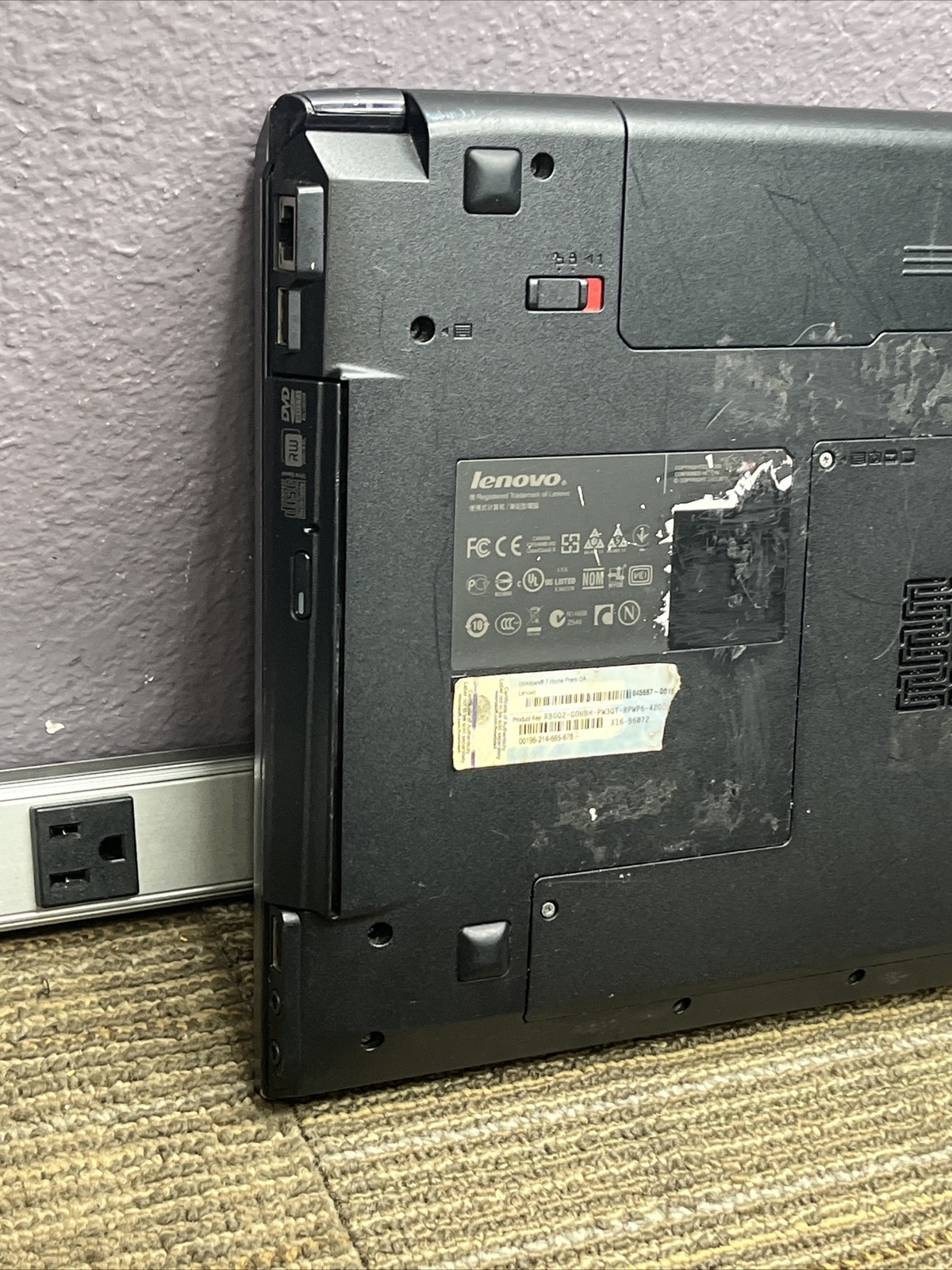 Lenovo IdeaPad V570 15.6″ / Intel Core i5-2450M @ 2.50GHz / (MISSING PARTS! 7233