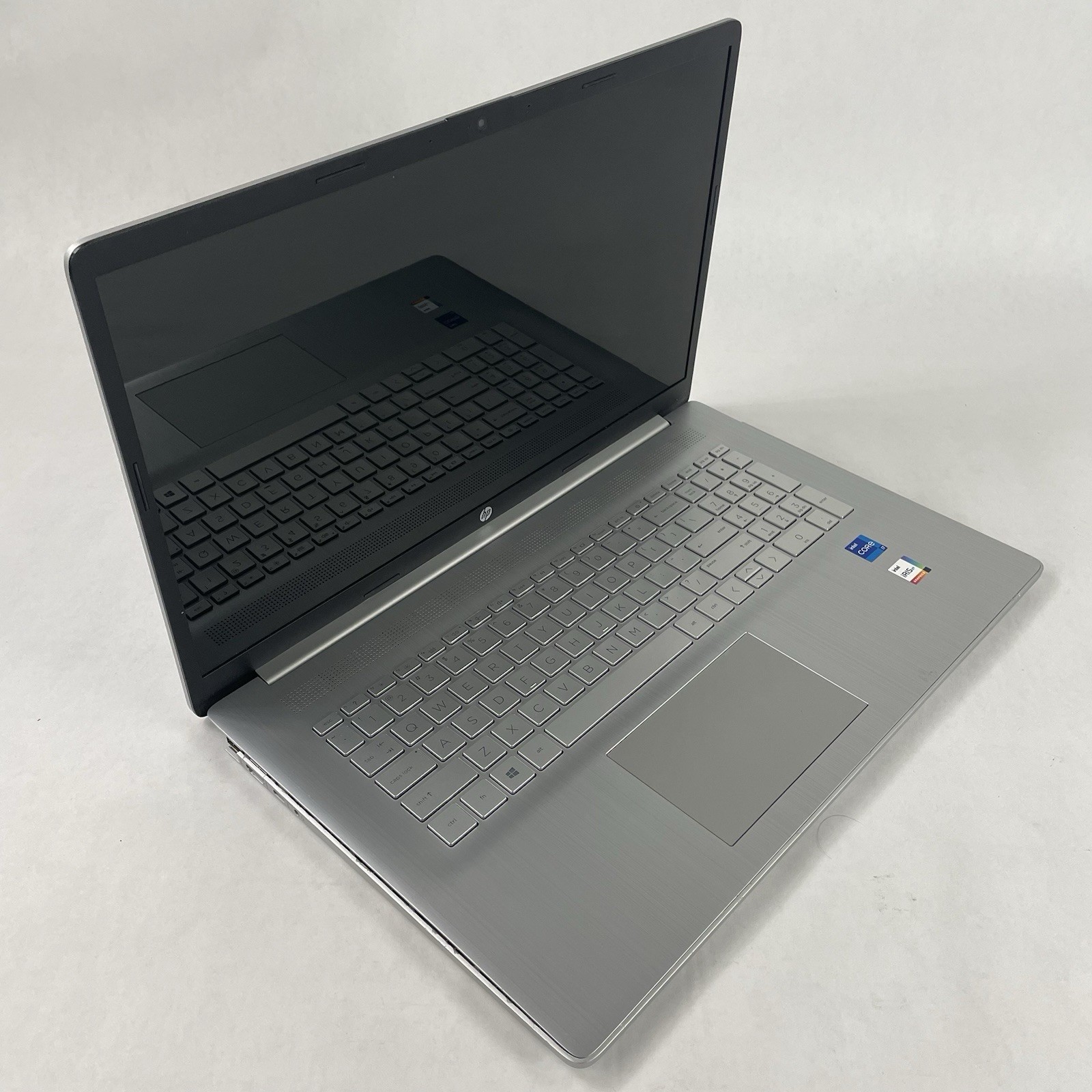 HP 17+-cn000 17.3″ i7-1165G7 2.80 GHz 8 GB RAM No SSD No OS – Bad Corners