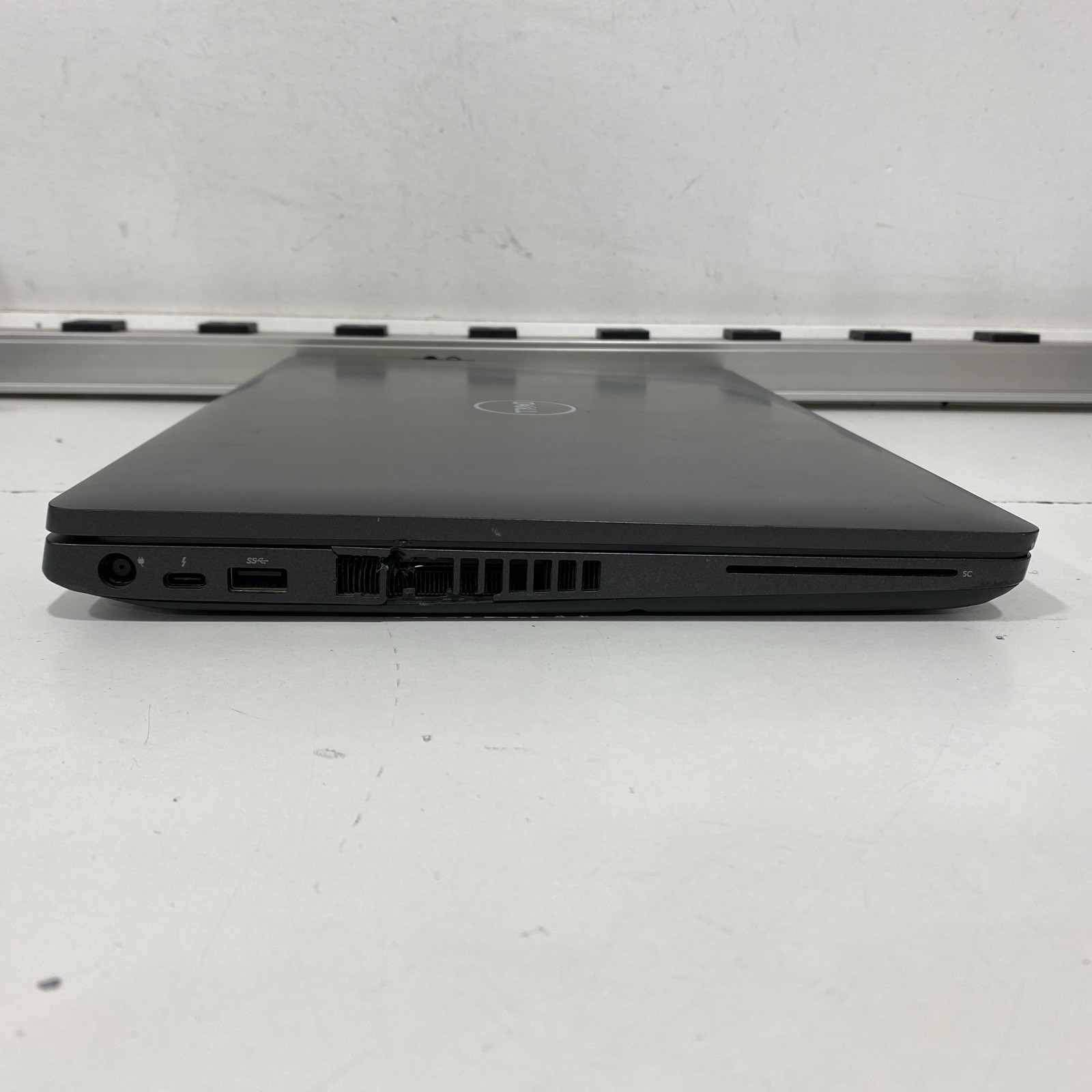 Dell Latitude 5501 – 15″ FHD – i7-9850H – 16GB – 256GB SSD – Win 11 Pro – READ