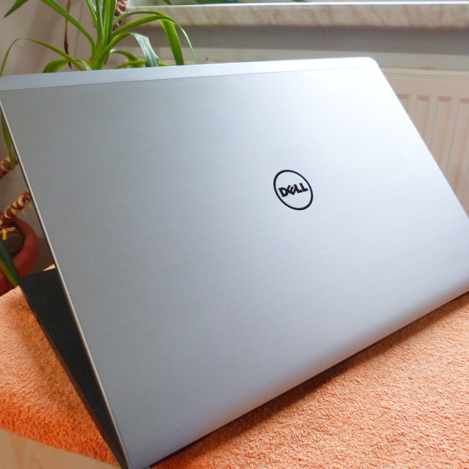 Dell 5748 METAL 17″ PREMIUM l SSD Windows 10 l MaxxAudio PROSound HDMI USB3