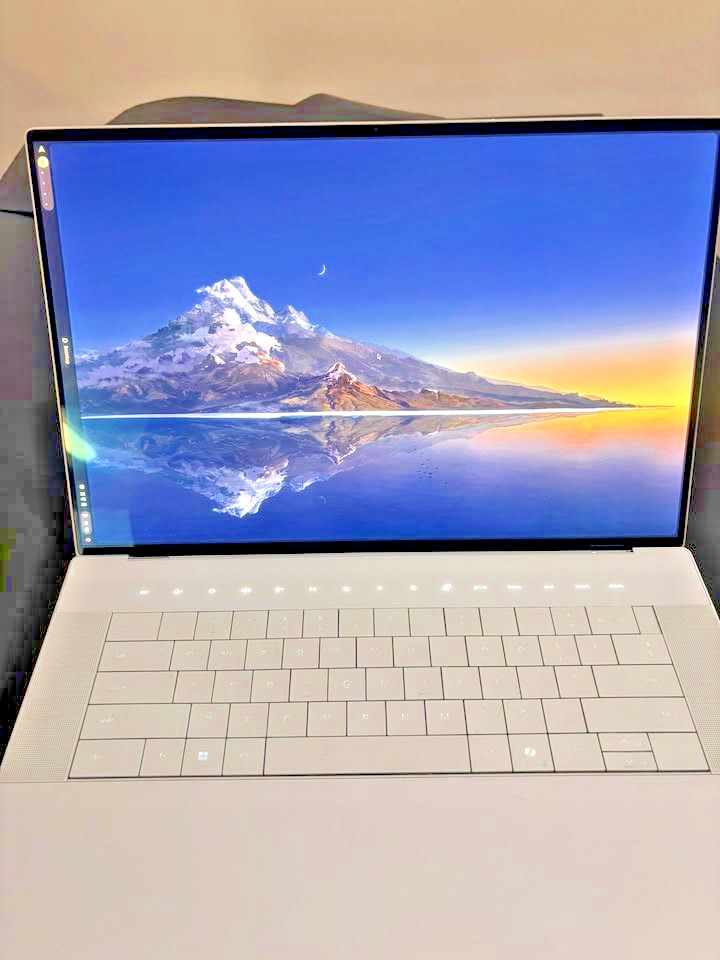 Dell XPS 16 9640 | OLED | Intel Core Ultra 9 | RTX 4060 | 32GB RAM | 1TB SSD