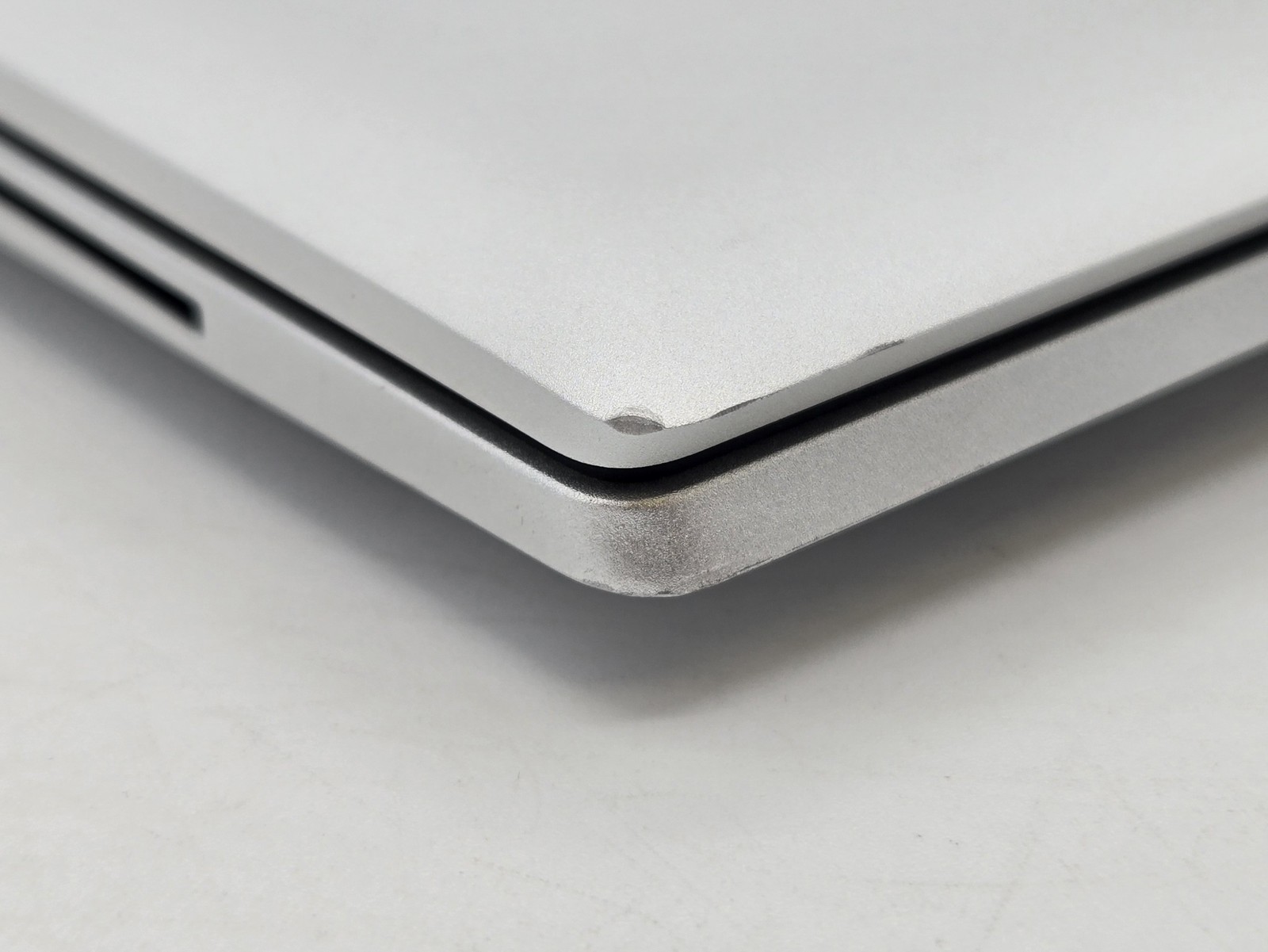 HP EliteBook 855 G8 15″ FHD Touch RYZEN 7 PRO 5850U 512GB 16GB W11P Backlit