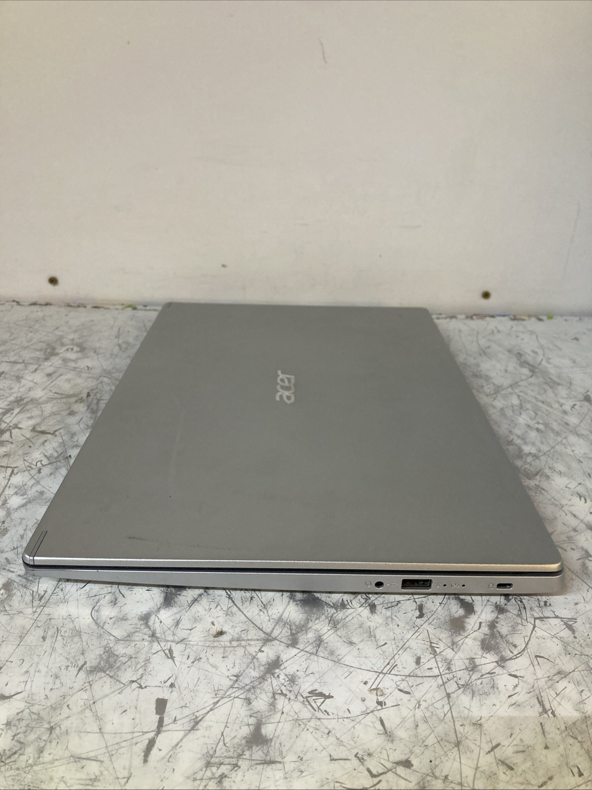 Acer Aspire 5 i5-8265U 1.60GHz no RAM no HDD Boot to BIOS