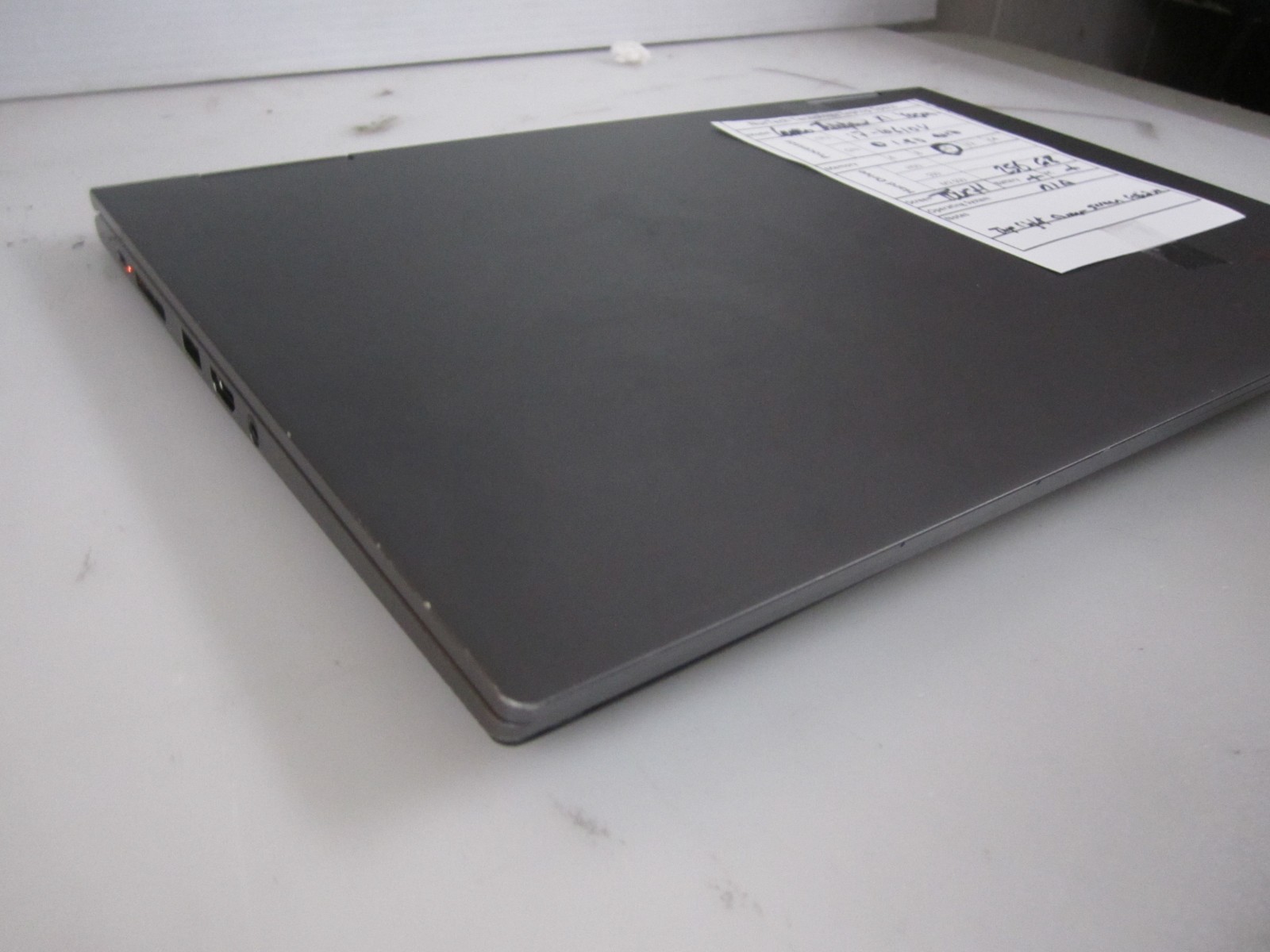 Lenovo ThinkPad X1 Yoga Gen 5 i7-10610U 1.8Ghz 16GB 256GB NOOS LAPTOP + AC READ