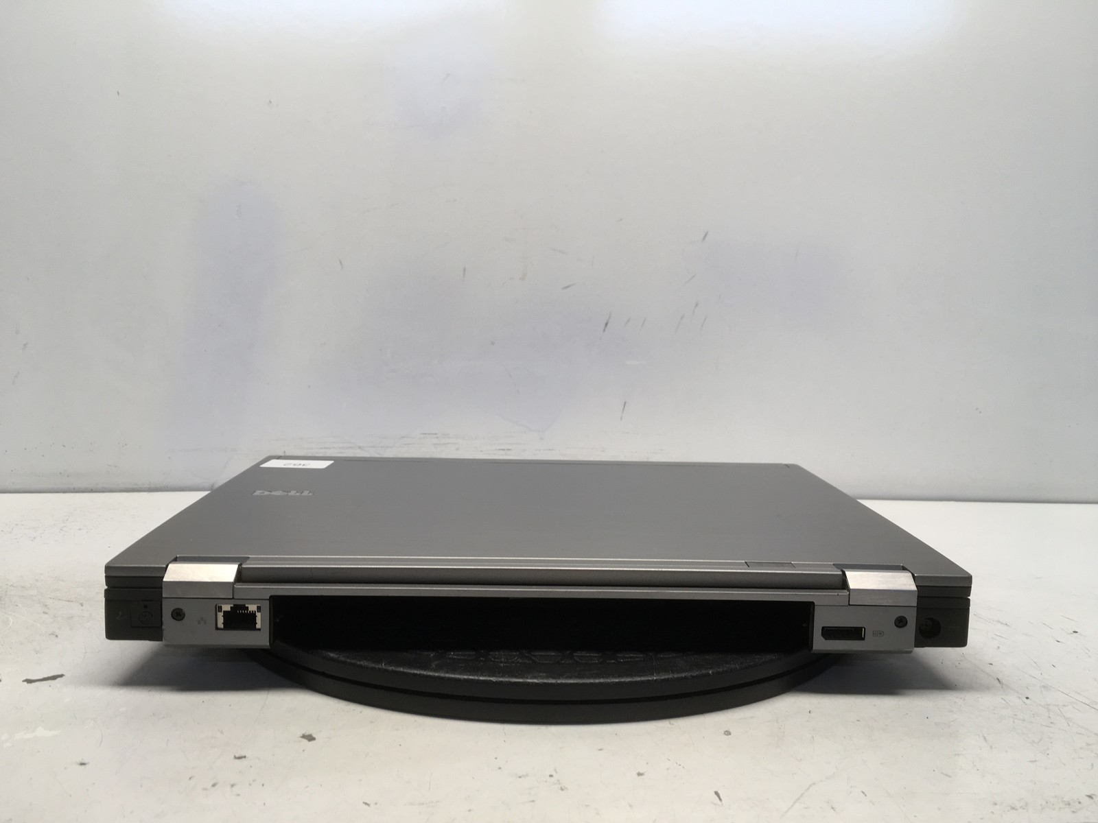 Dell Latitude E6410 Intel i5-M520 2.4GHz 4 GB NO HDD No Batt