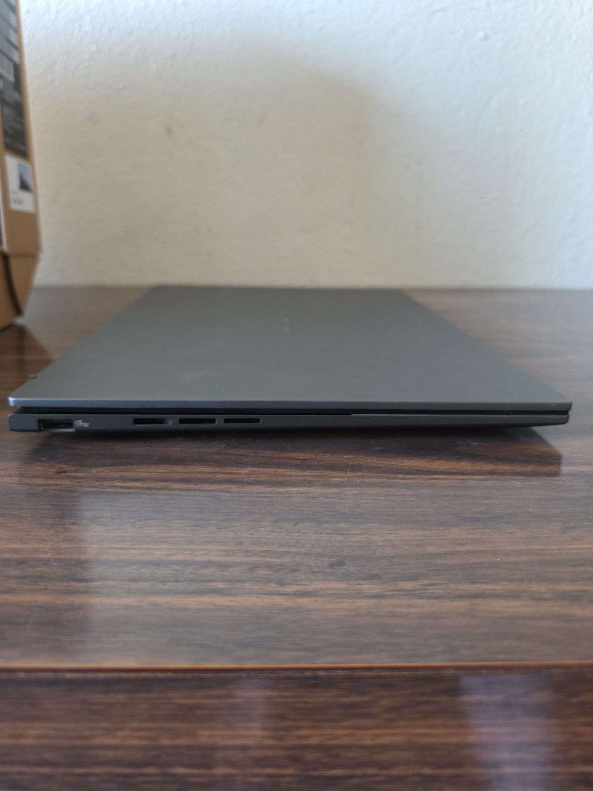 ASUS Zenbook 14″ FHDOLED Touch Screen Laptop Intel Core Ultra 9 32GB RAM 1TB SSD