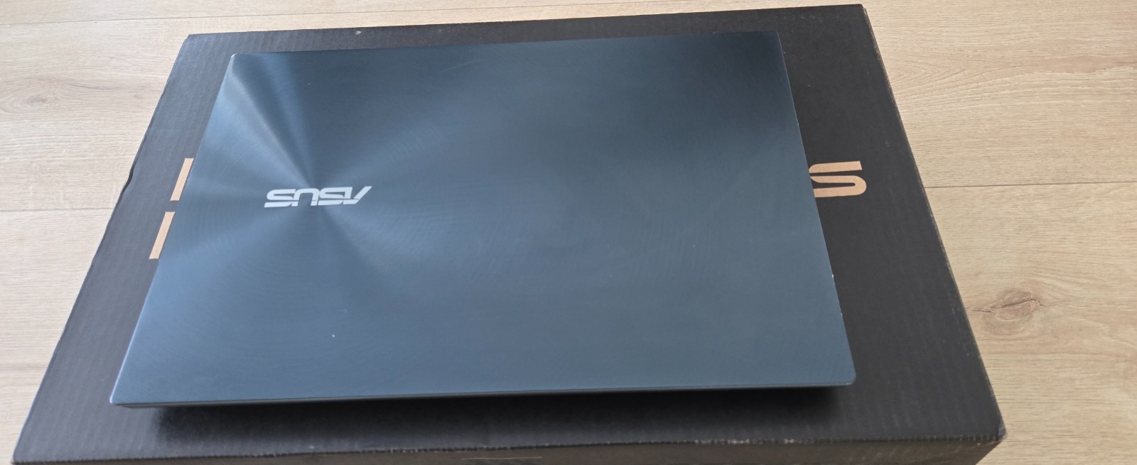 ASUS ZenBook Pro Duo UX581LV-XS94T 15.6″ OLED 4K Touchscreen (Intel Core…