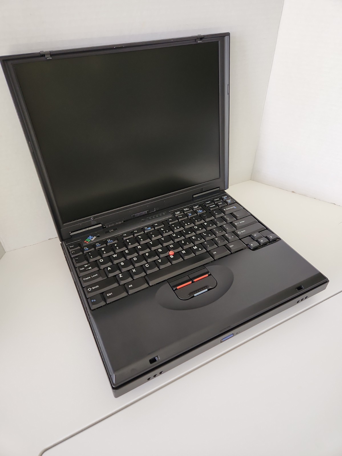 VINTAGE IBM ThinkPad 570 13″ Laptop Intel Pentium 2 192mb RAM 98SE W/ DOCK WORKS