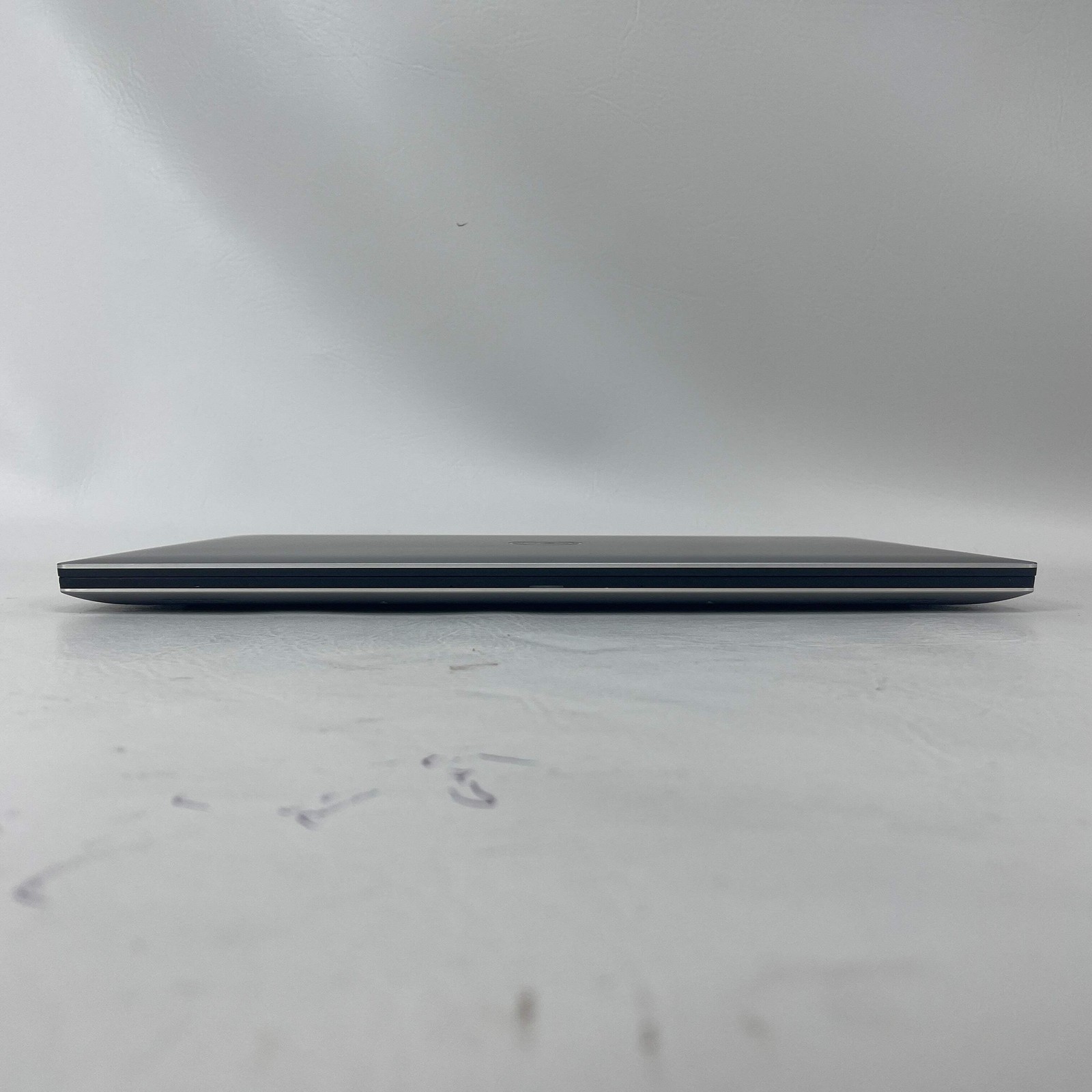 Dell XPS 9560 15.6″ i7-7700HQ 2.8GHz 16GB RAM 1TB SSD GeForce GTX 1050