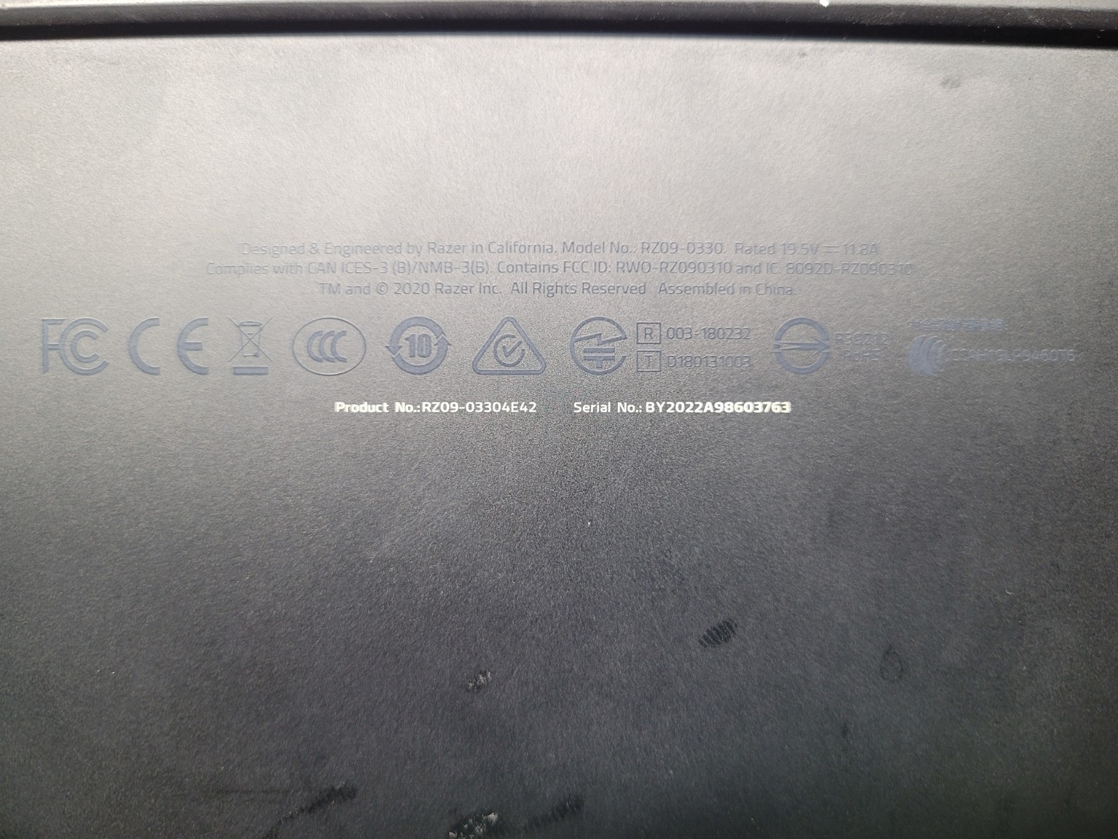 Razer Blade 15 Advanced RZ09-033 15.6″ 300HZ I7-10875H 16GB RTX 2070S MAXQ READ