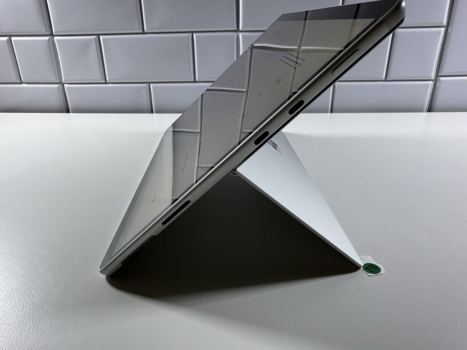 Microsoft Surface Pro 8 (1982) i5-1145G7 – 16GB RAM – 256GB 120Hz – Win 11 Pro