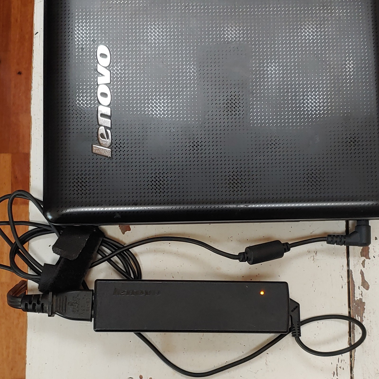 Lenovo IdeaPad Z560 15.6″ Laptop Intel i3 M380/2.53GHz/4 GB RAM/320GB HDD/Win 7