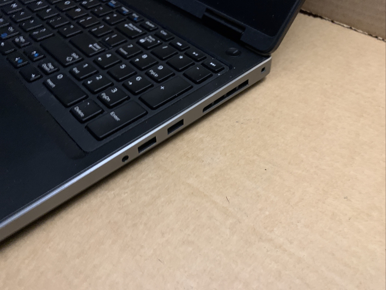 Dell Precision 7530 i9-8950HK 64GB 1TB SSD P3200 6GB 15.6″ W 10 Pro Touch CLEAN