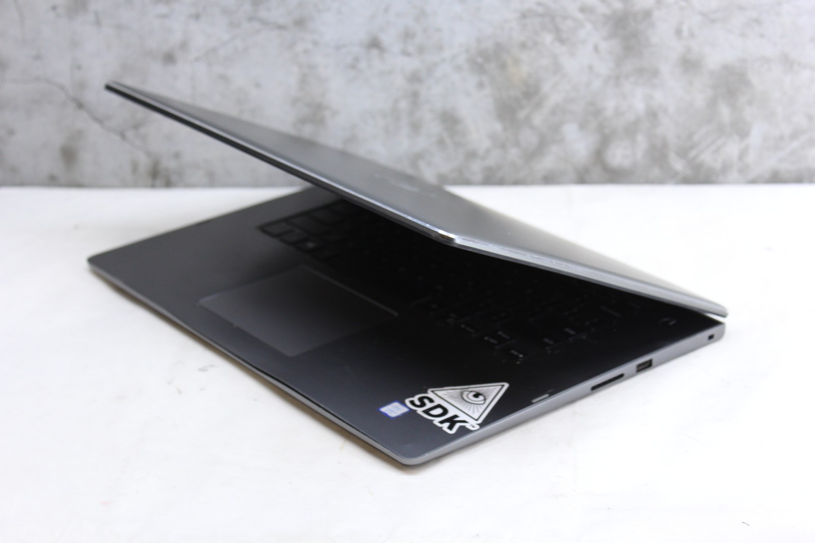 Dell Inspiron 7573 2-in-1 | No Battery or SSD, i5-8250U, 1080p Touch -AS IS READ