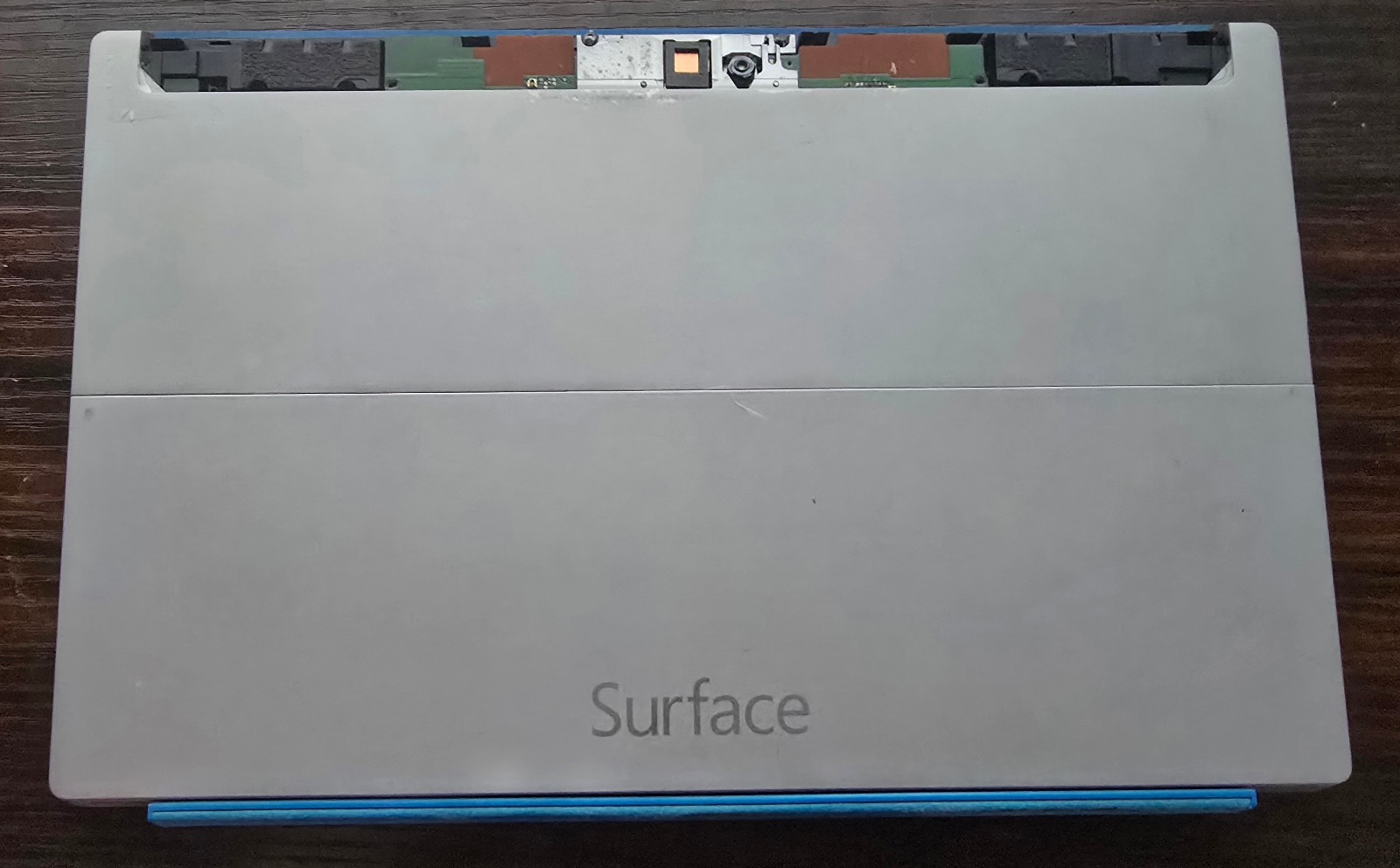 Surface 2 RT (Silver, 32GB NAND) W/ Charger & keyboard | BAD BATTERY |