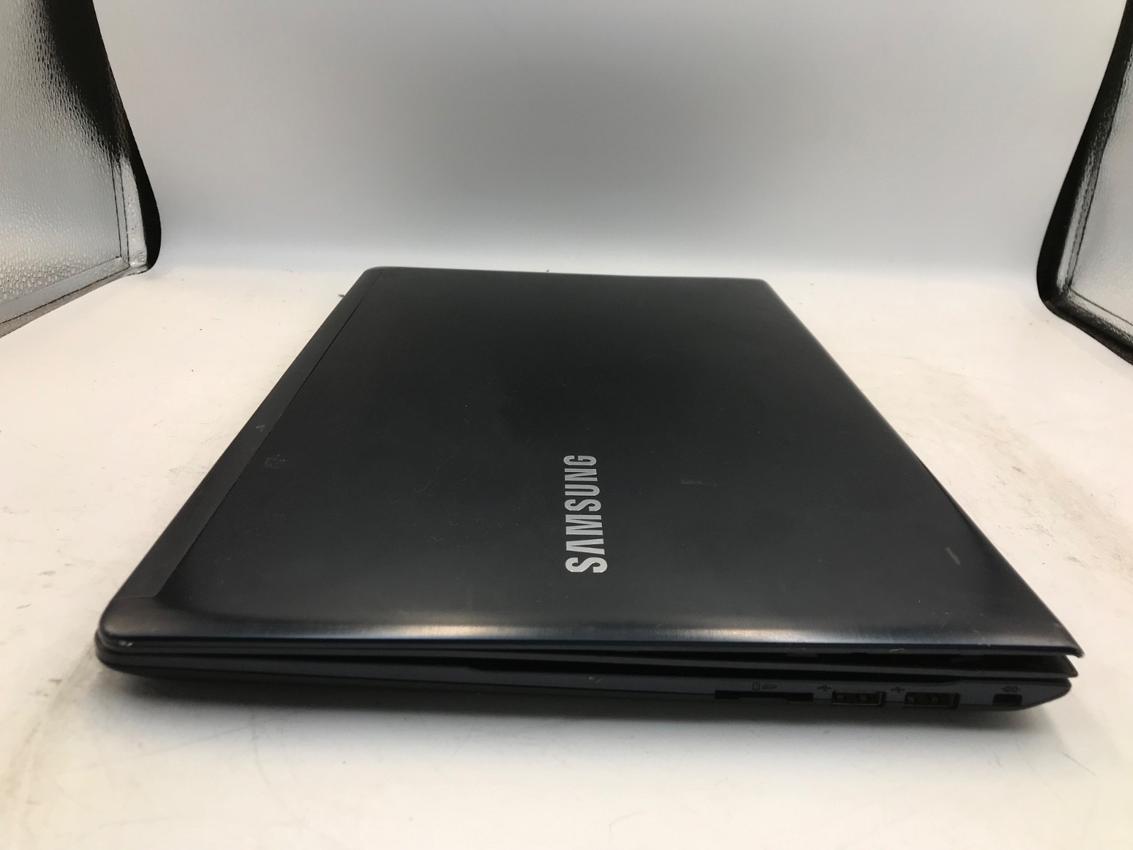 Samsung 470R Intel Core i7-3537U 2.0GHz 15″ Laptop – BROKEN HINGE/BAD KB -MZ