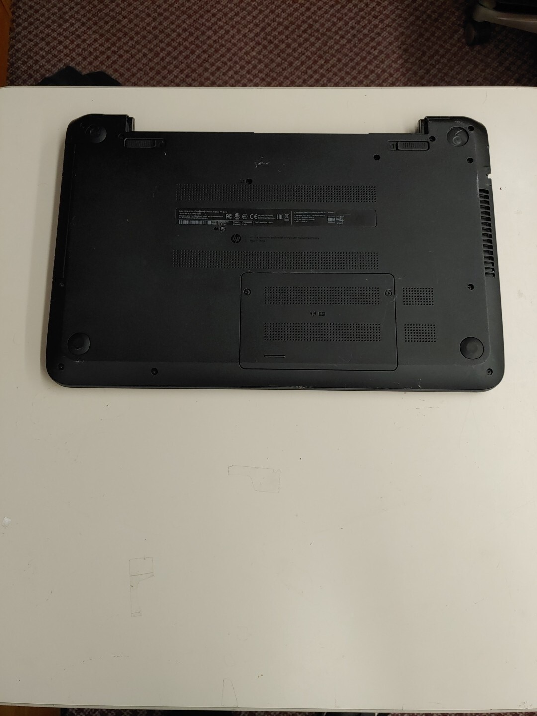 827 – HP 15-f211wm – FOR PARTS / AS-IS