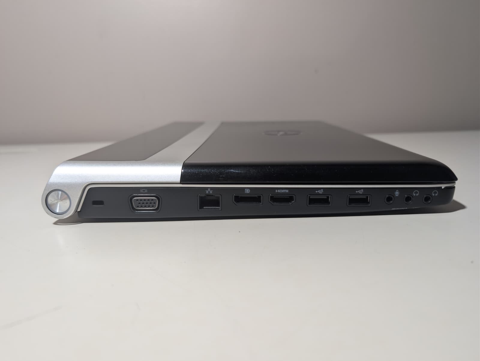 16″ Dell Studio XPS 1640 | C2D P7450 4GB RAM 320GB HD | HD+ AMD Graphics Backlit