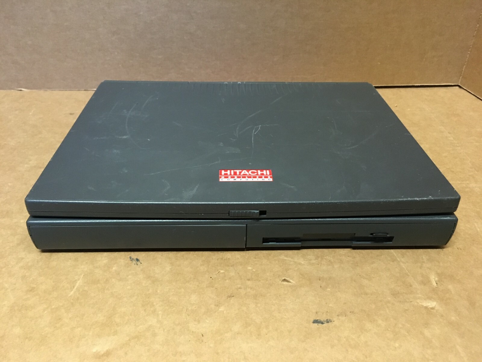 Hitachi Notebook Pentium I E133DN/1000 Dos windows 98 Laptop 16MB RAM 1GB HDD