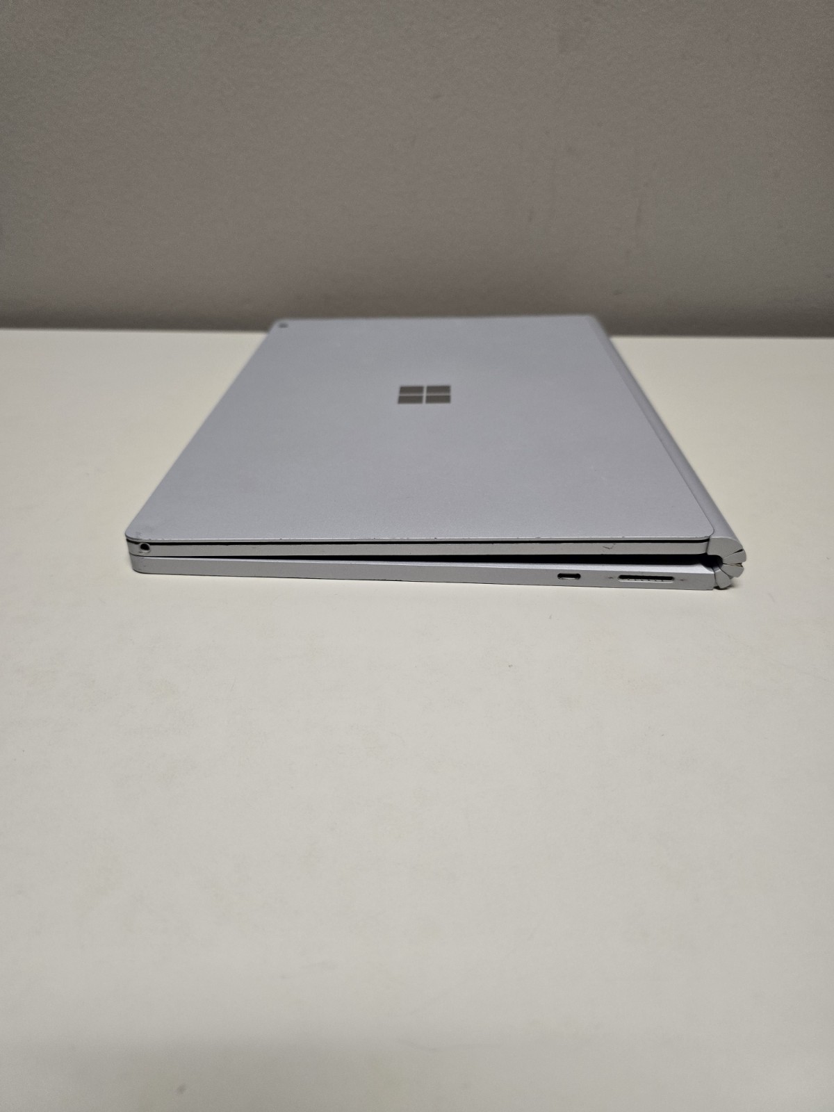 Read Microsoft Surface Book 2 | i7-8650U 8GB RAM 256GB SSD | NVIDIA 1050 Backlit