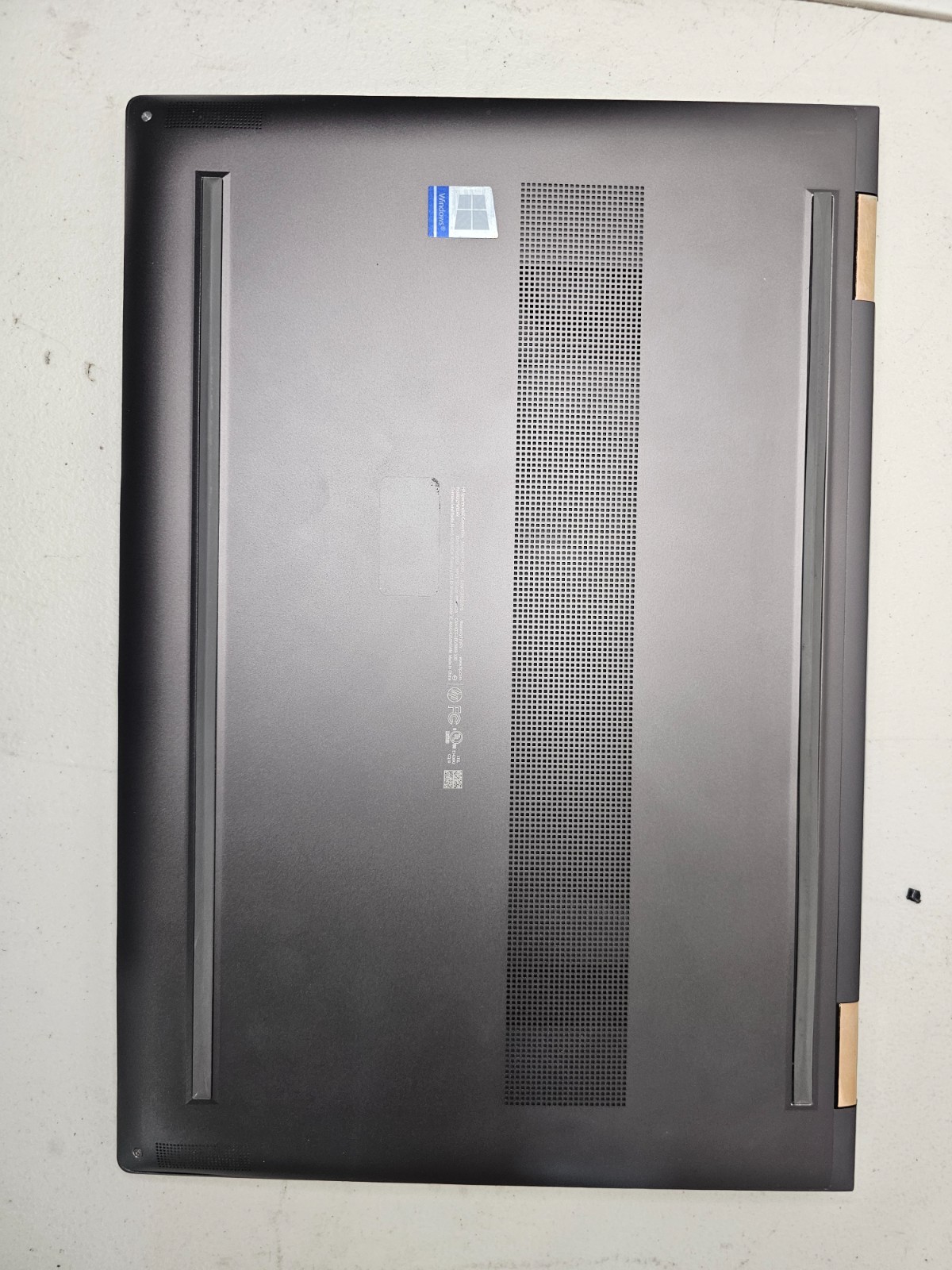 HP Spectre x360 15 NVIDIA MX150 i7-8550U 12GB RAM 256GB SSD Win 11 NO AC #04